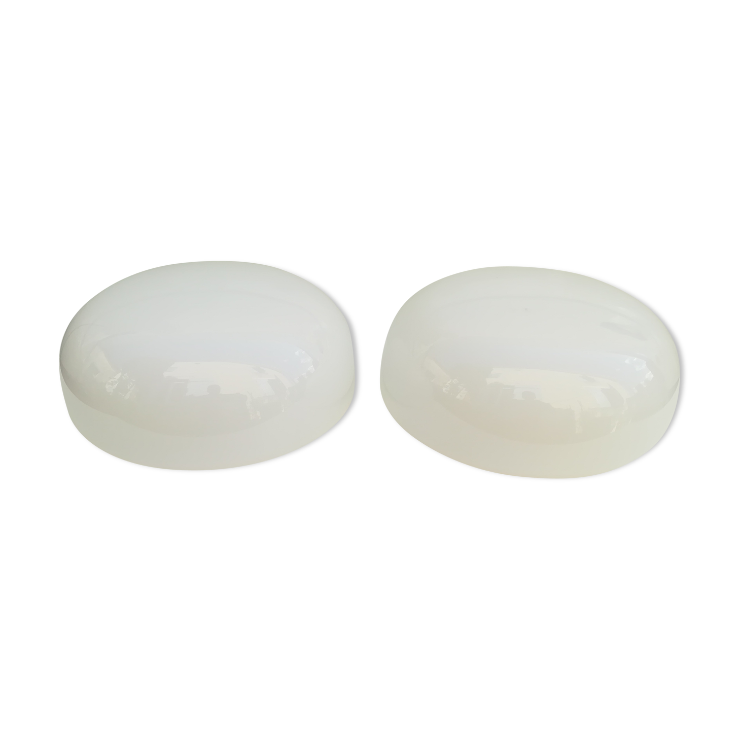 TWO PLAFONNIERS IN OPALINE OF ANNEES 60/70