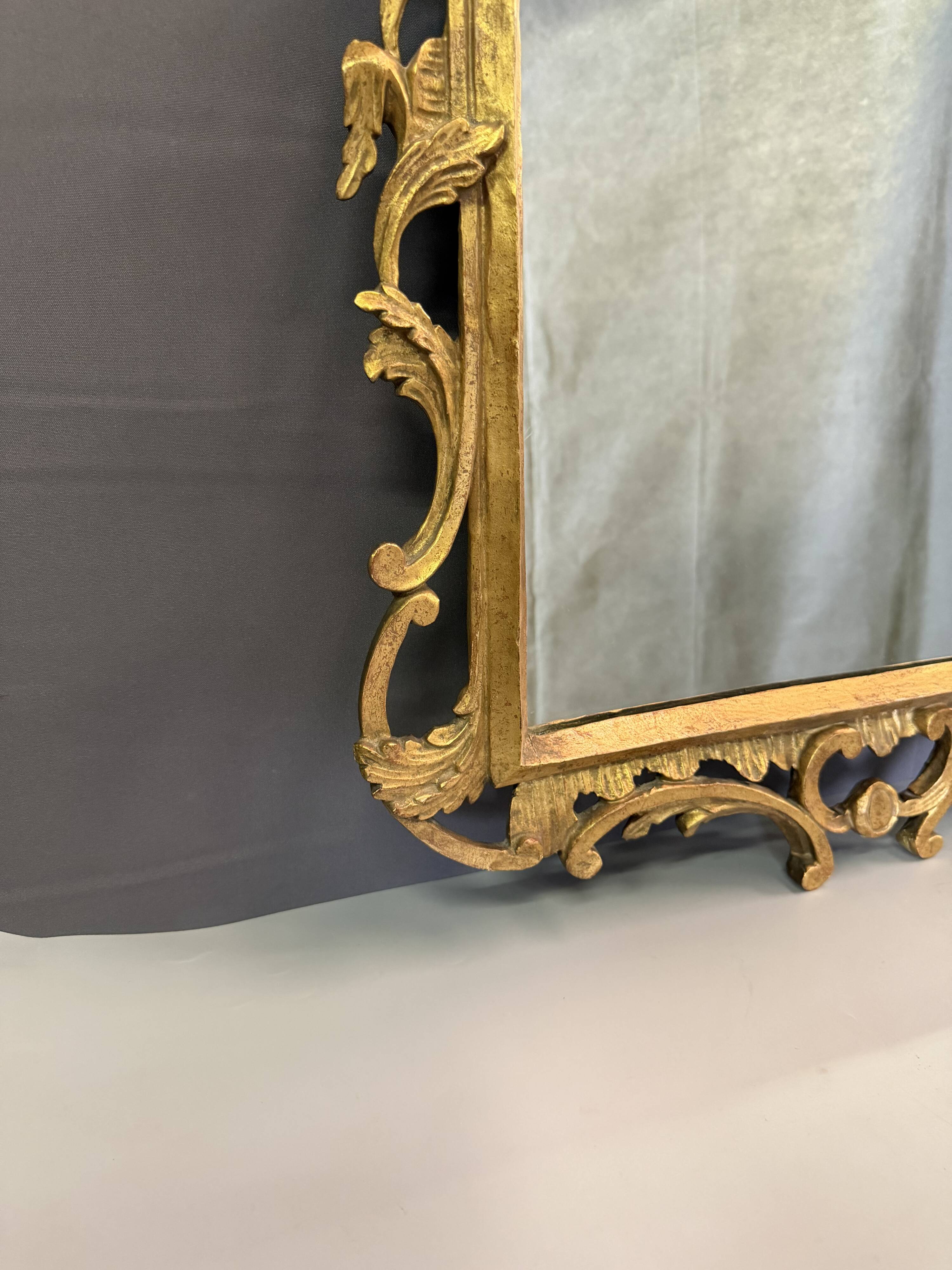 Italian mirror in gilded wood from the 19th century.