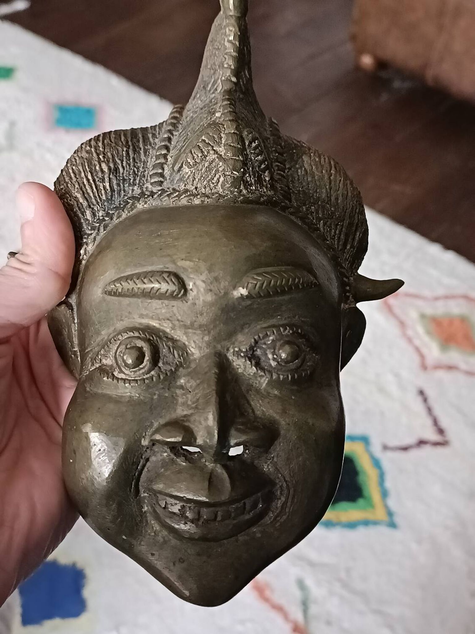 Masque africain vintage en bronze