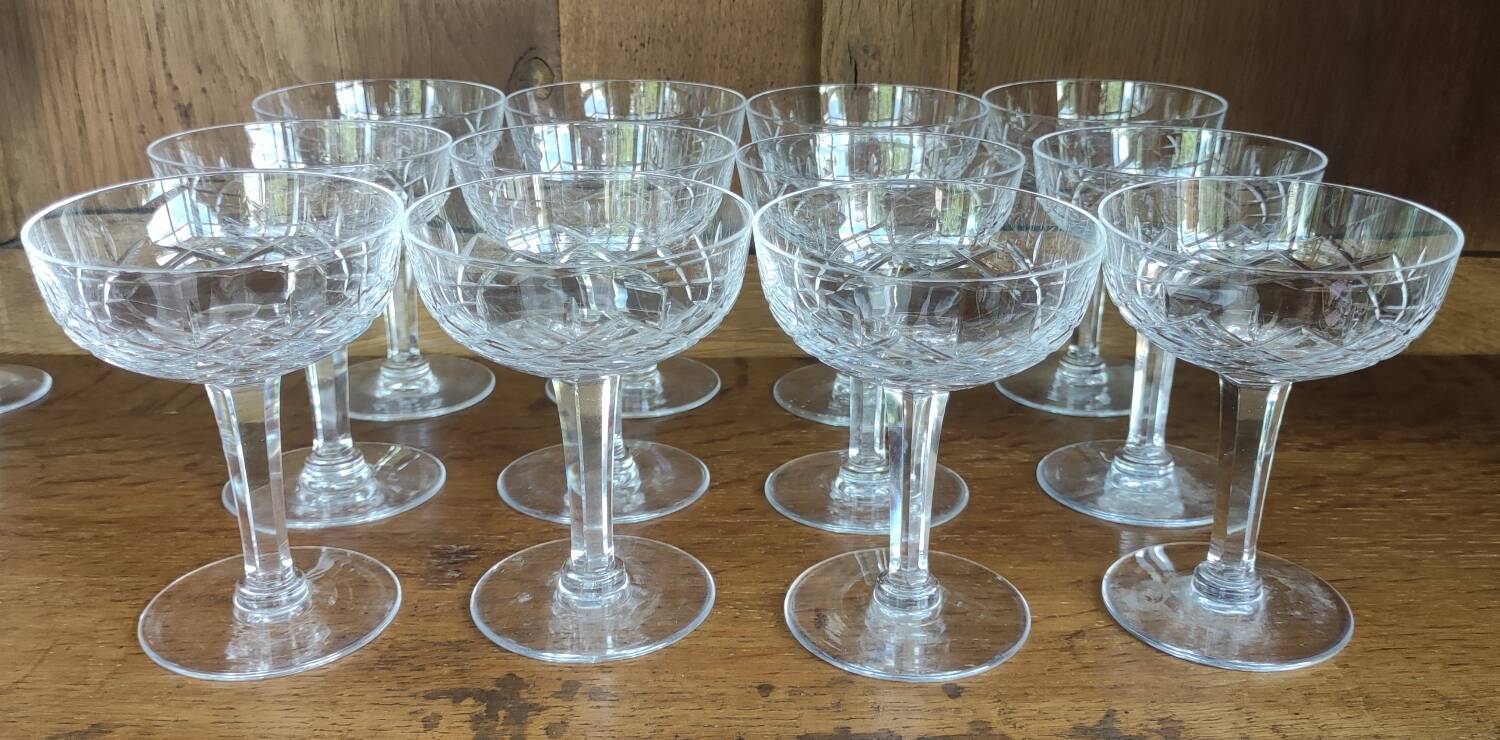 Série de 36 verres coupes cristal taillé/cristallerie de Lorraine