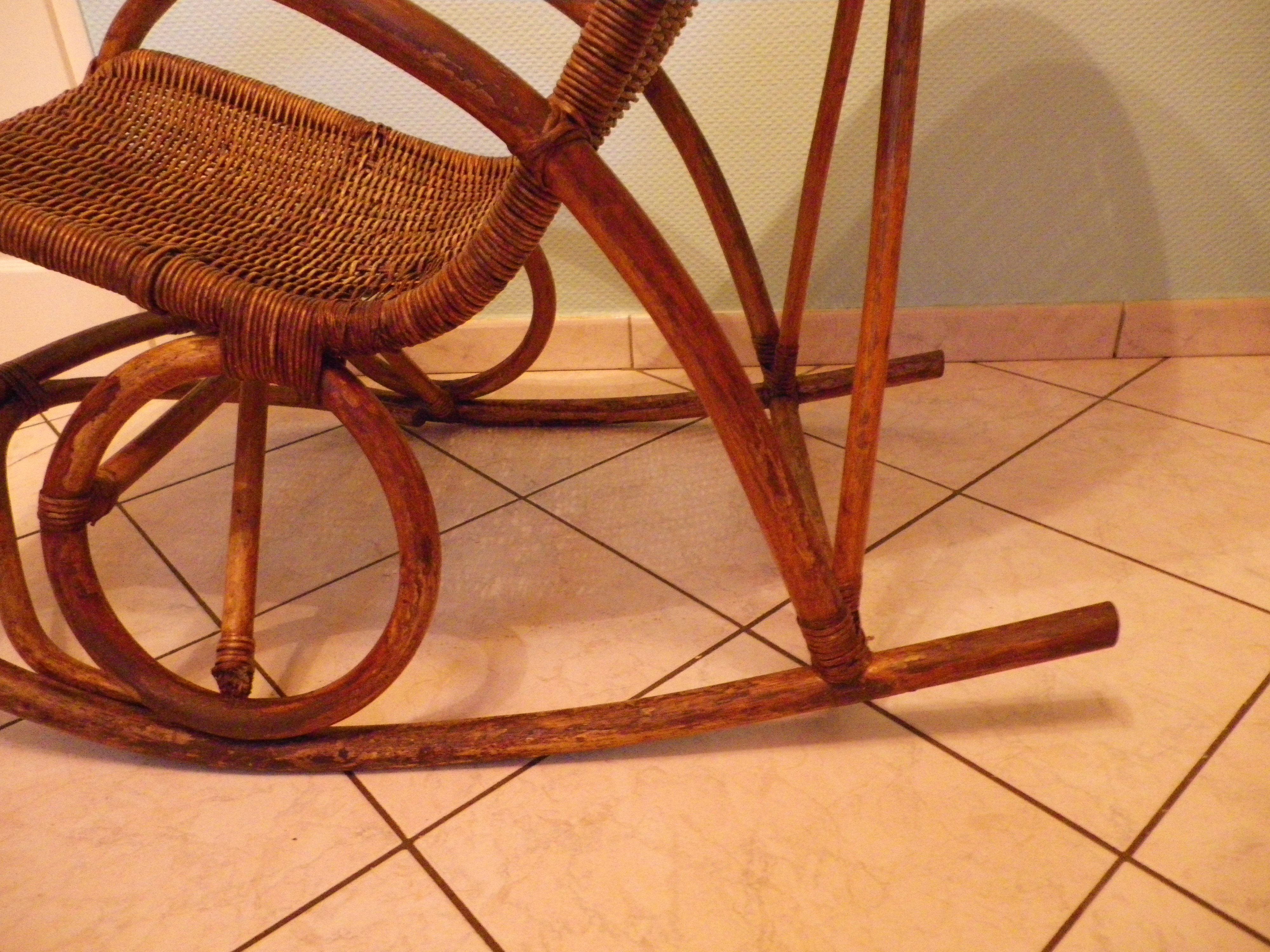 Rocking chair from the 70s in rattan and wicker