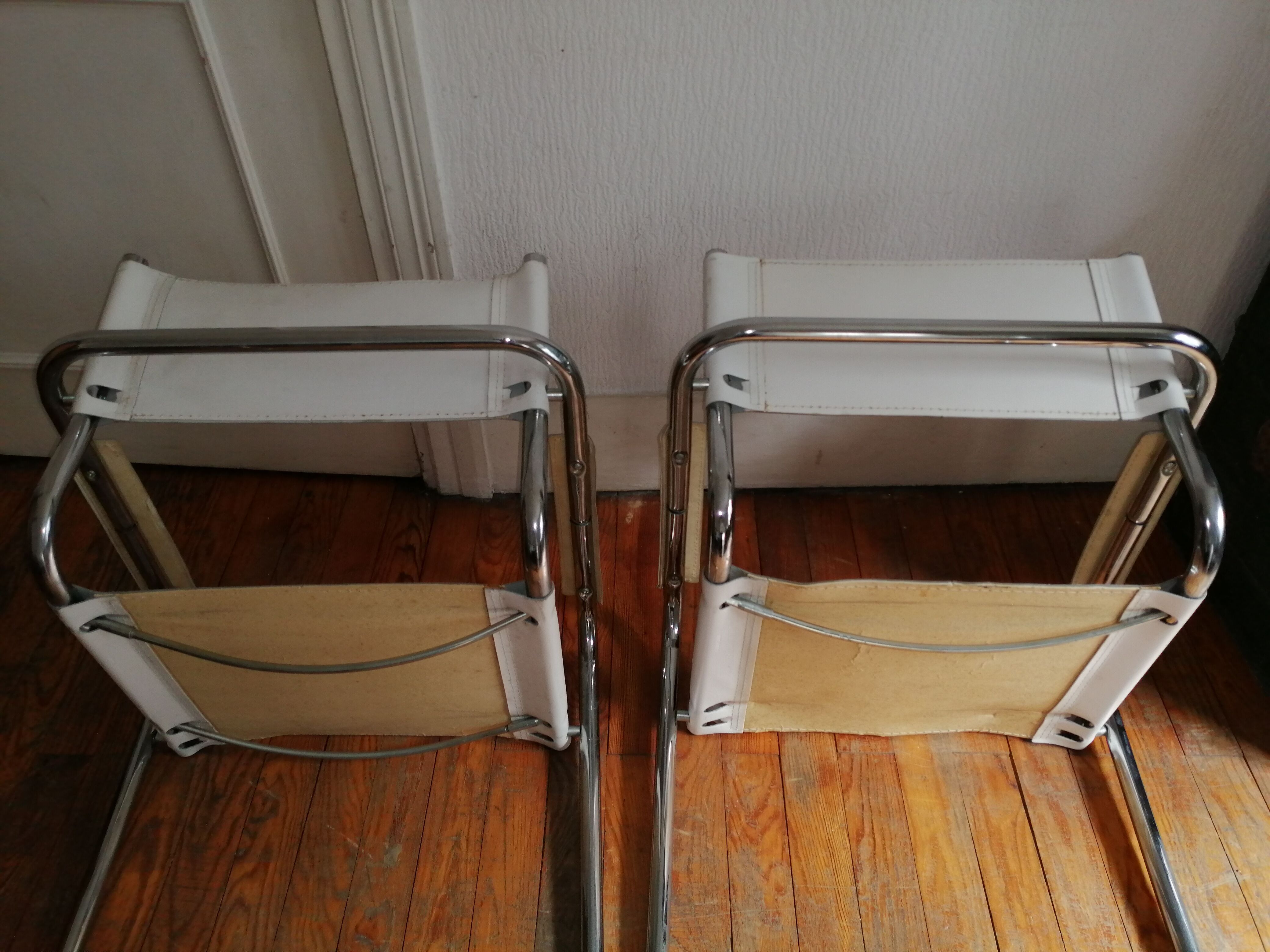 Paire de fauteuils des années 70