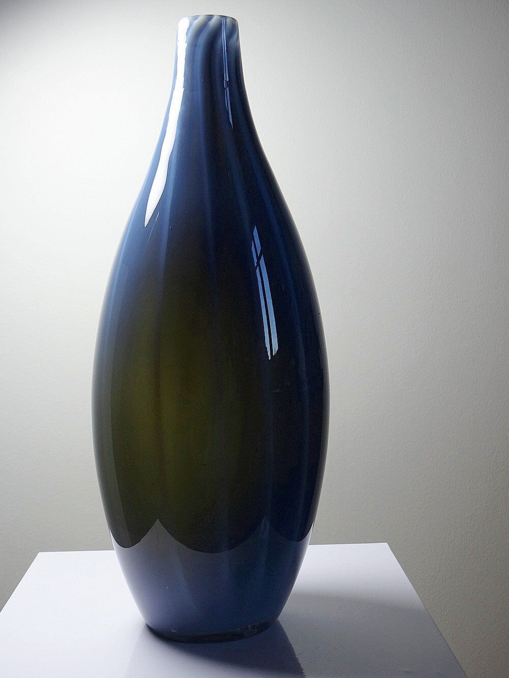 Vintage pear-shaped vase in smoked glass, lined with opaline, Murano bubble glass.