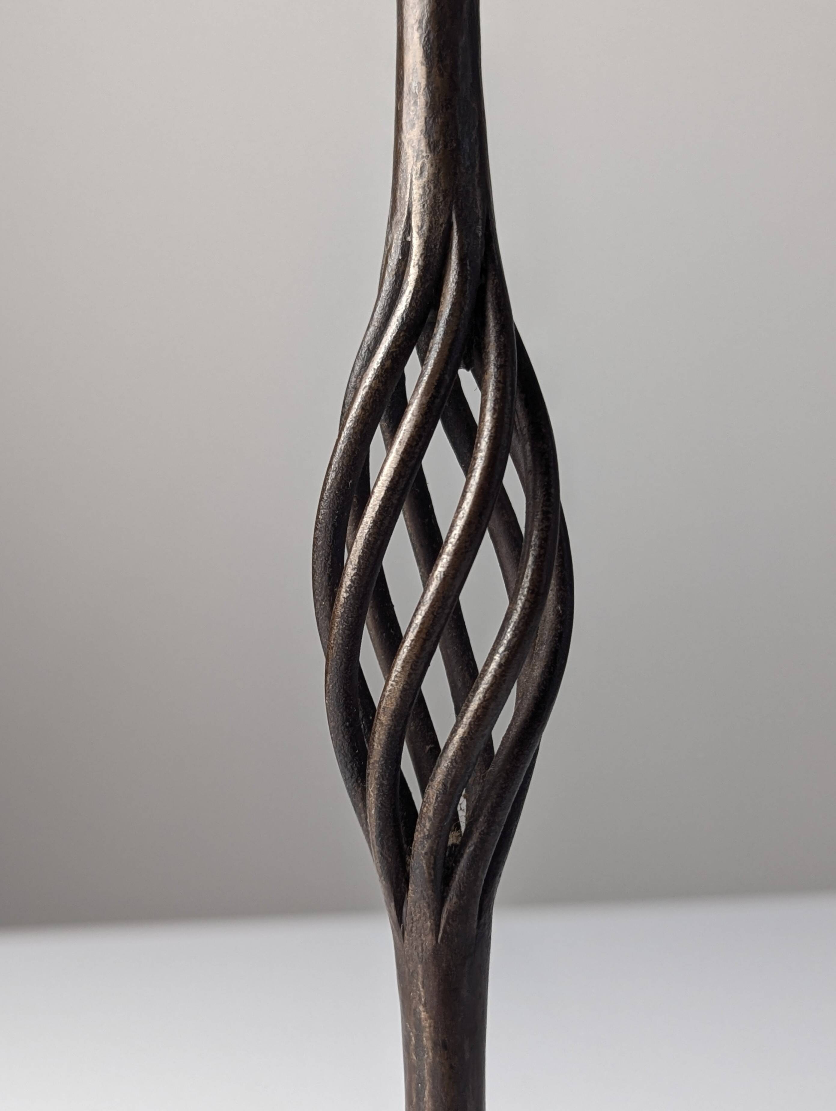 Candelabre en fer forgé avec tête de dragon, style Samuel Yellin, 20e siècle