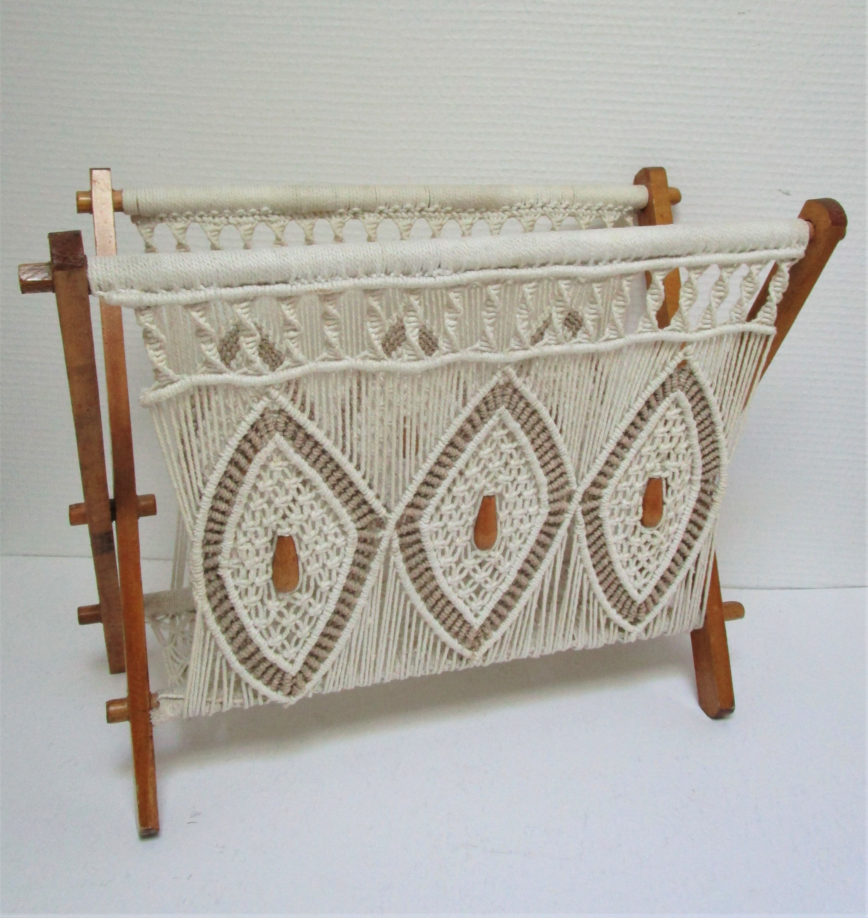 Magazine holder macramé cotton and vintage wood 70s