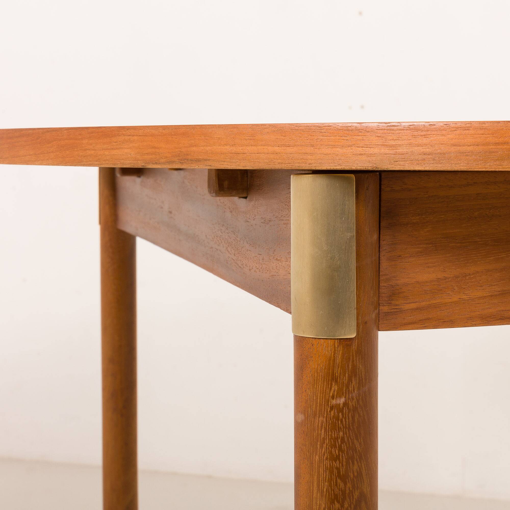 Italian mid-century round extension teak table with brass details, 1960s