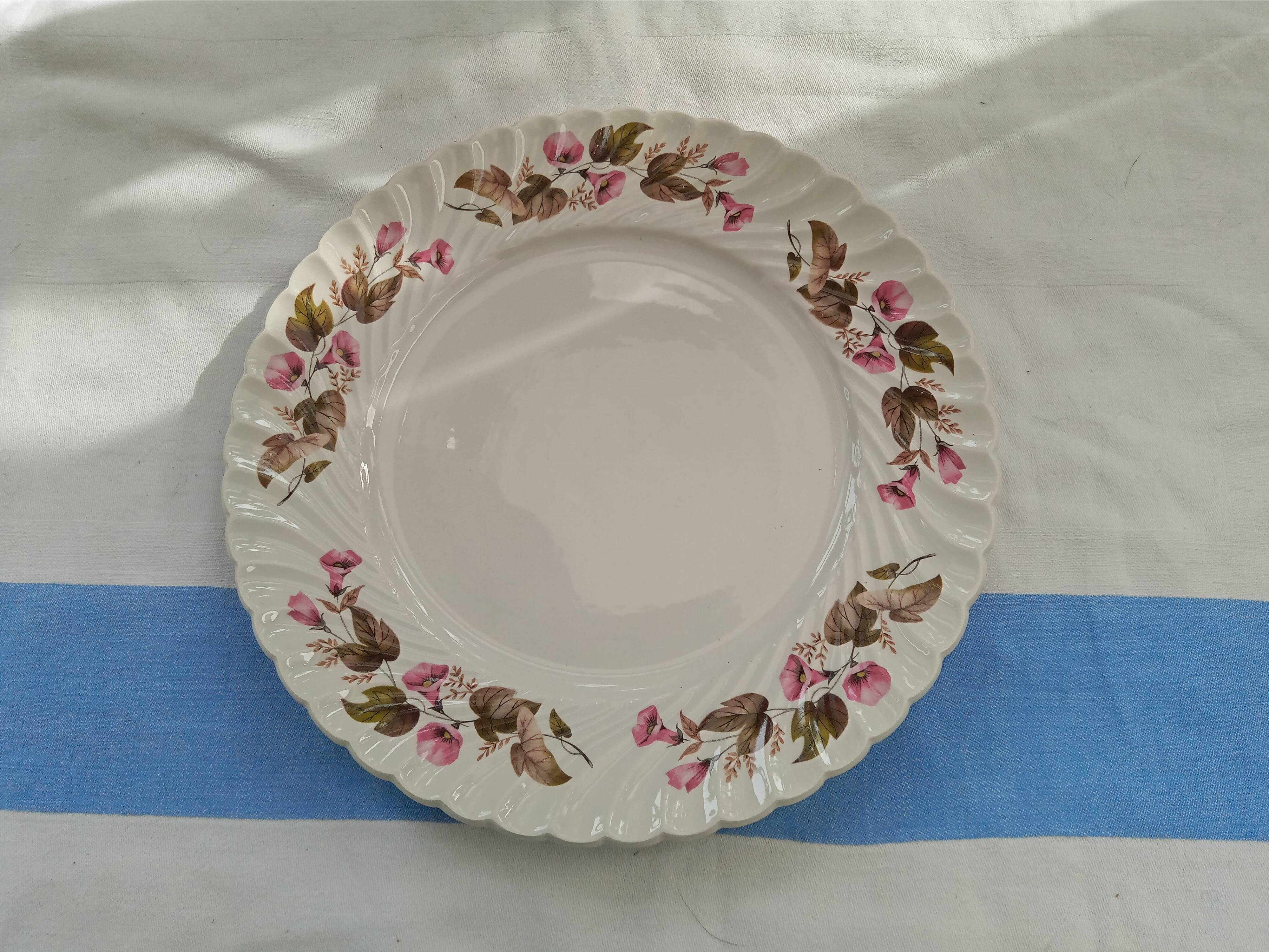 Assorted 18 old flower plates
