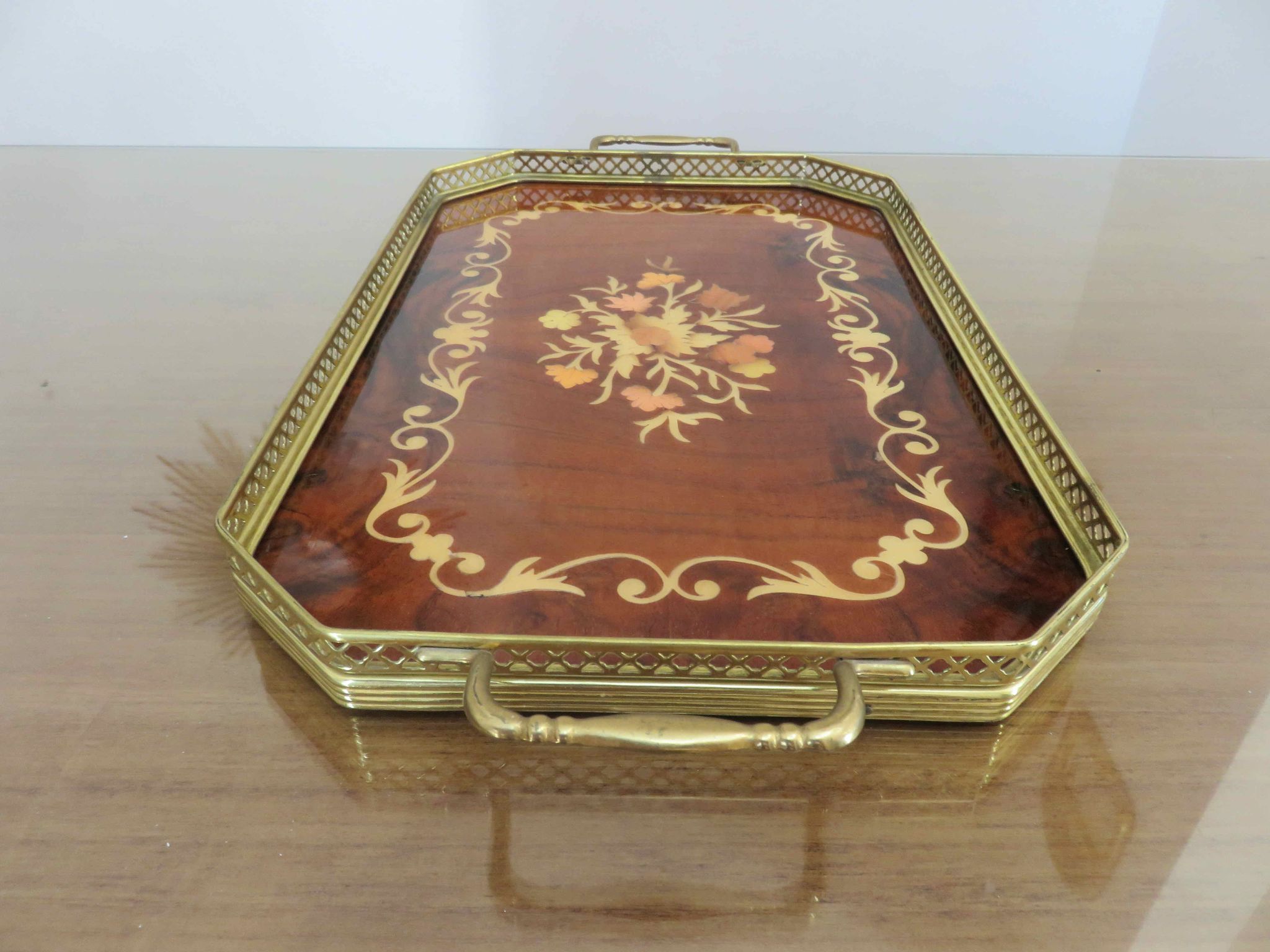 Octagonal tray in marquetry and brass, Italy, Art Deco 1940s 1950s