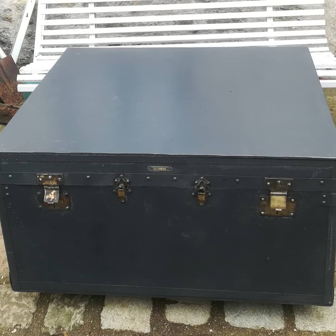 Trunk on wheels