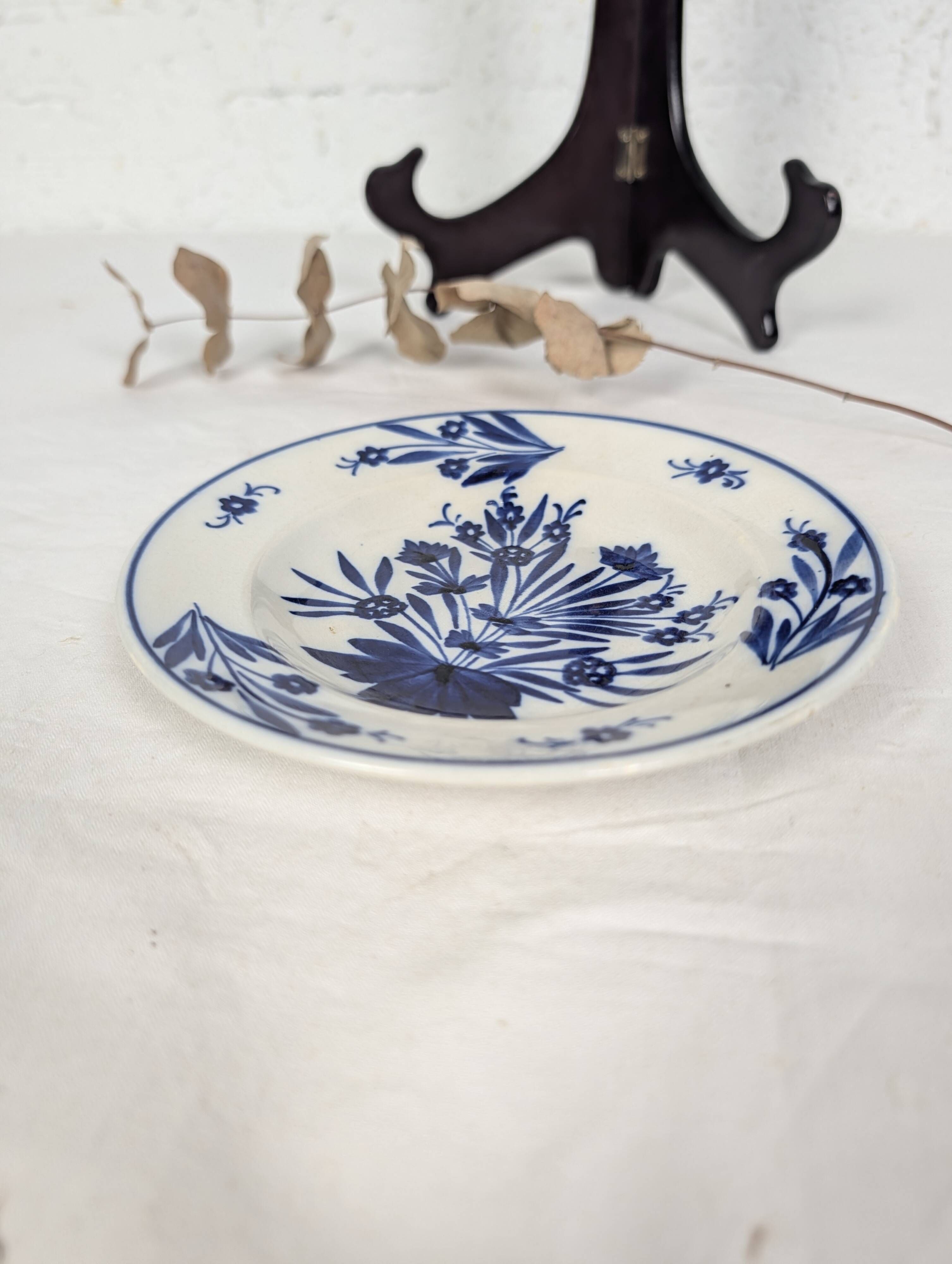 Petite assiette Sarreguemines décor floral bleu