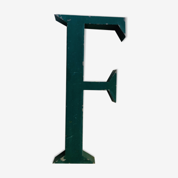 Lettre d’enseigne "F" ancienne vert