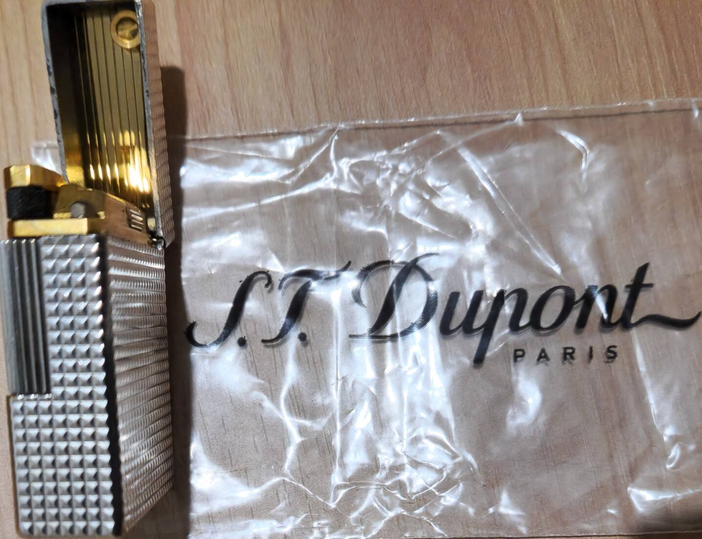 Vintage lighter S.T. Dupont Paris – Guilloché silver – 1980s/1990s