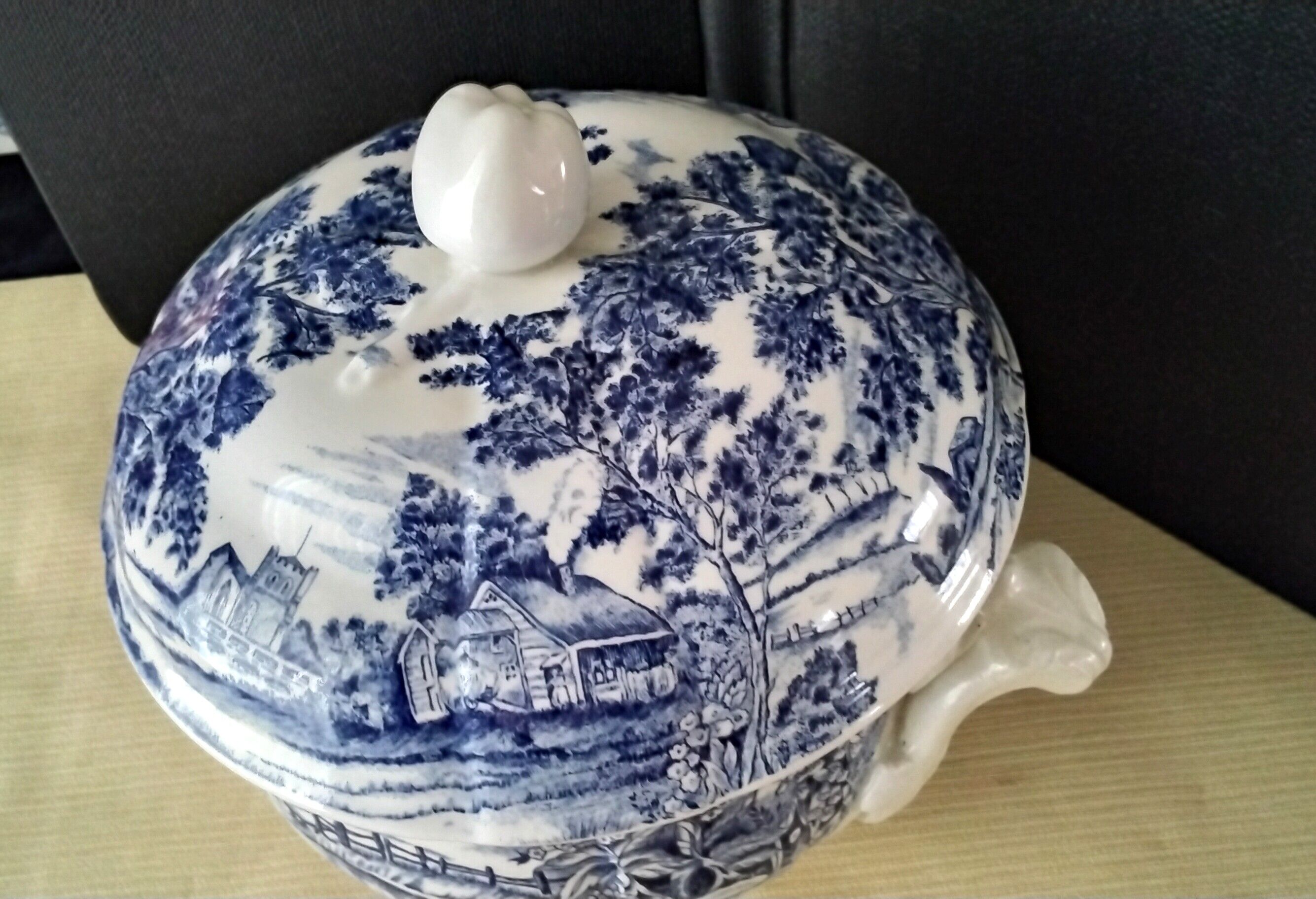 Lunéville earthenware soup tureen Model "English Style"