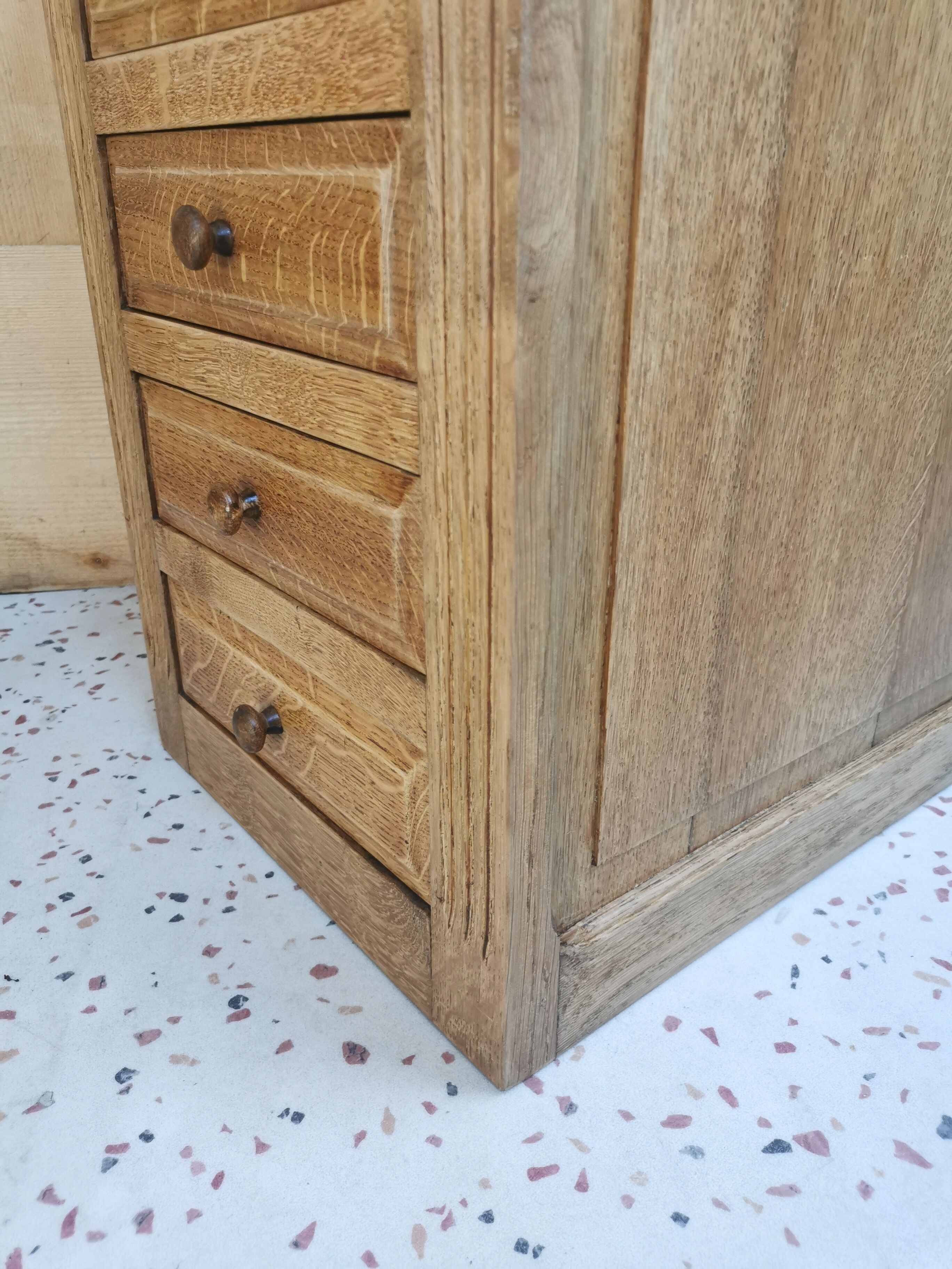 Drawer cabinet