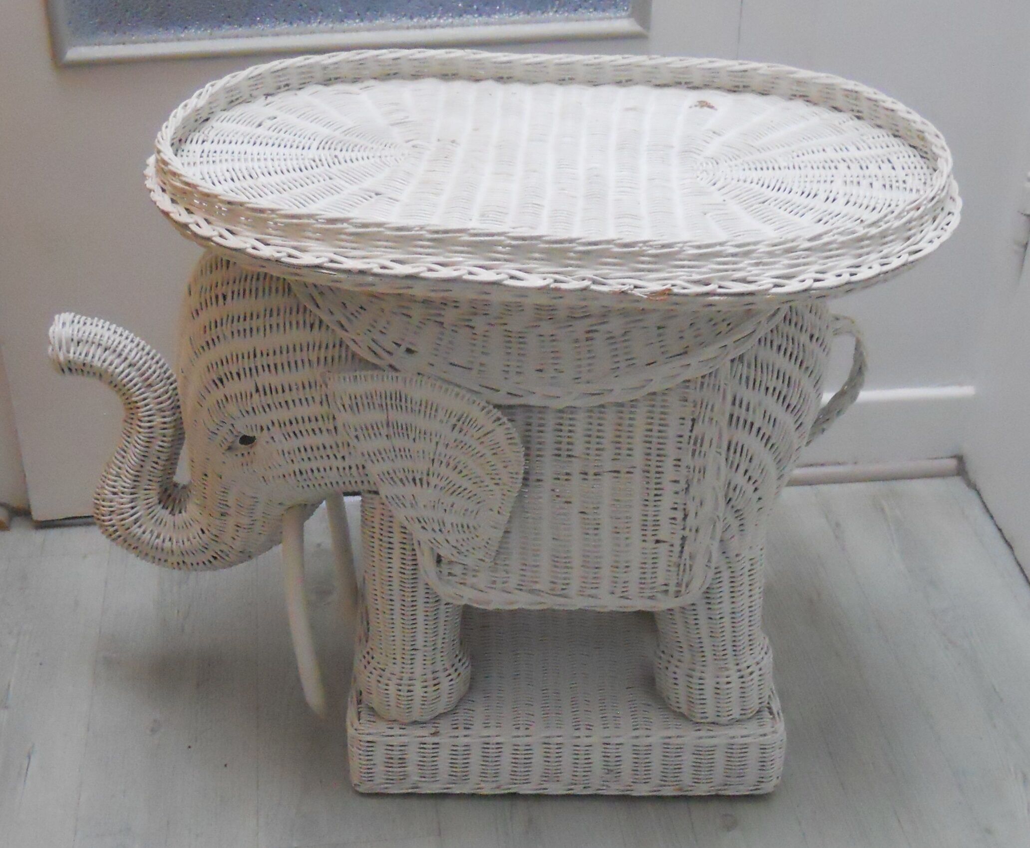 Rattan side table elephant