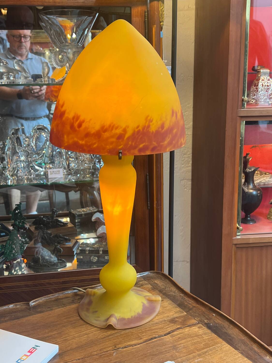 Contemporary mushroom lamp in amber-tinted yellow glass paste, height 58 cm