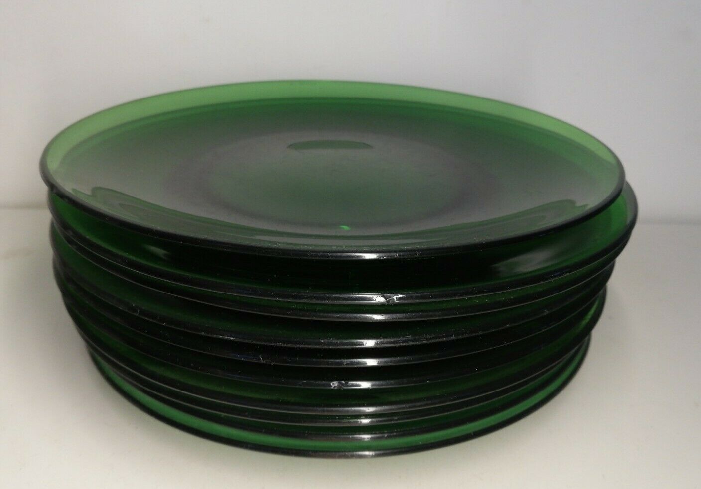 Lot 10 20th century vintage green glass plates