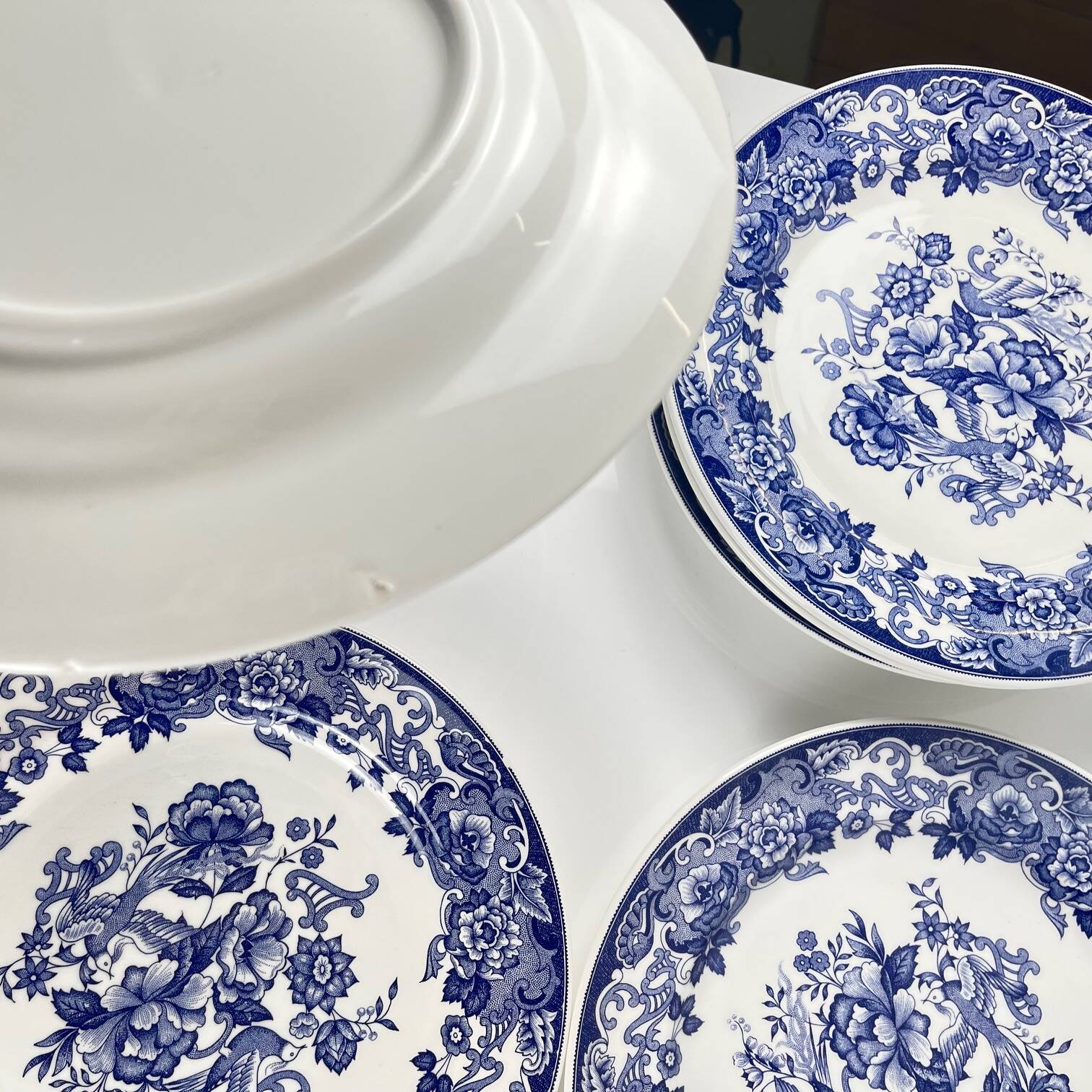 Set of 8 blue earthenware dinner plates with floral and bird decoration, 20th century