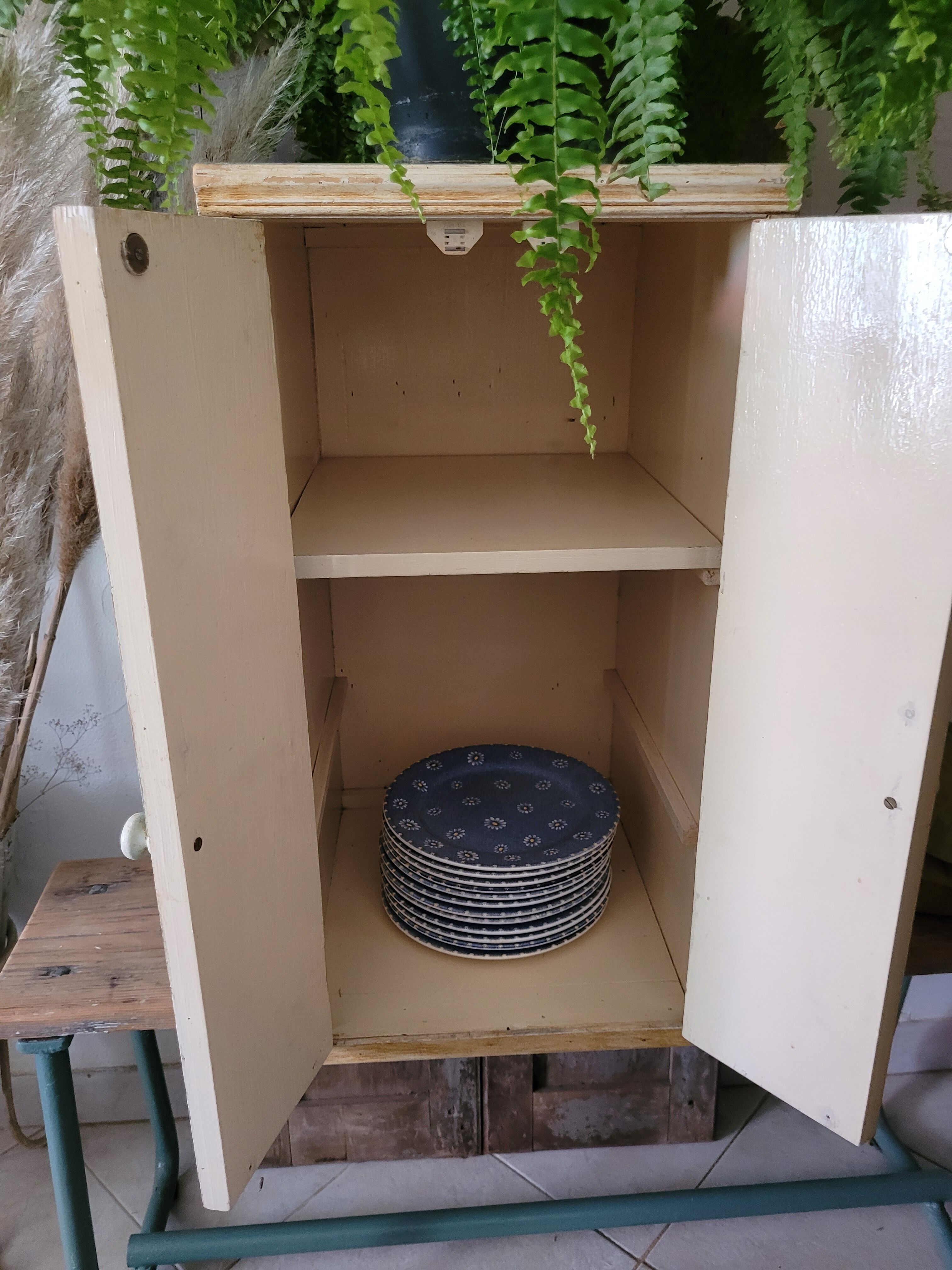 Storage cabinet