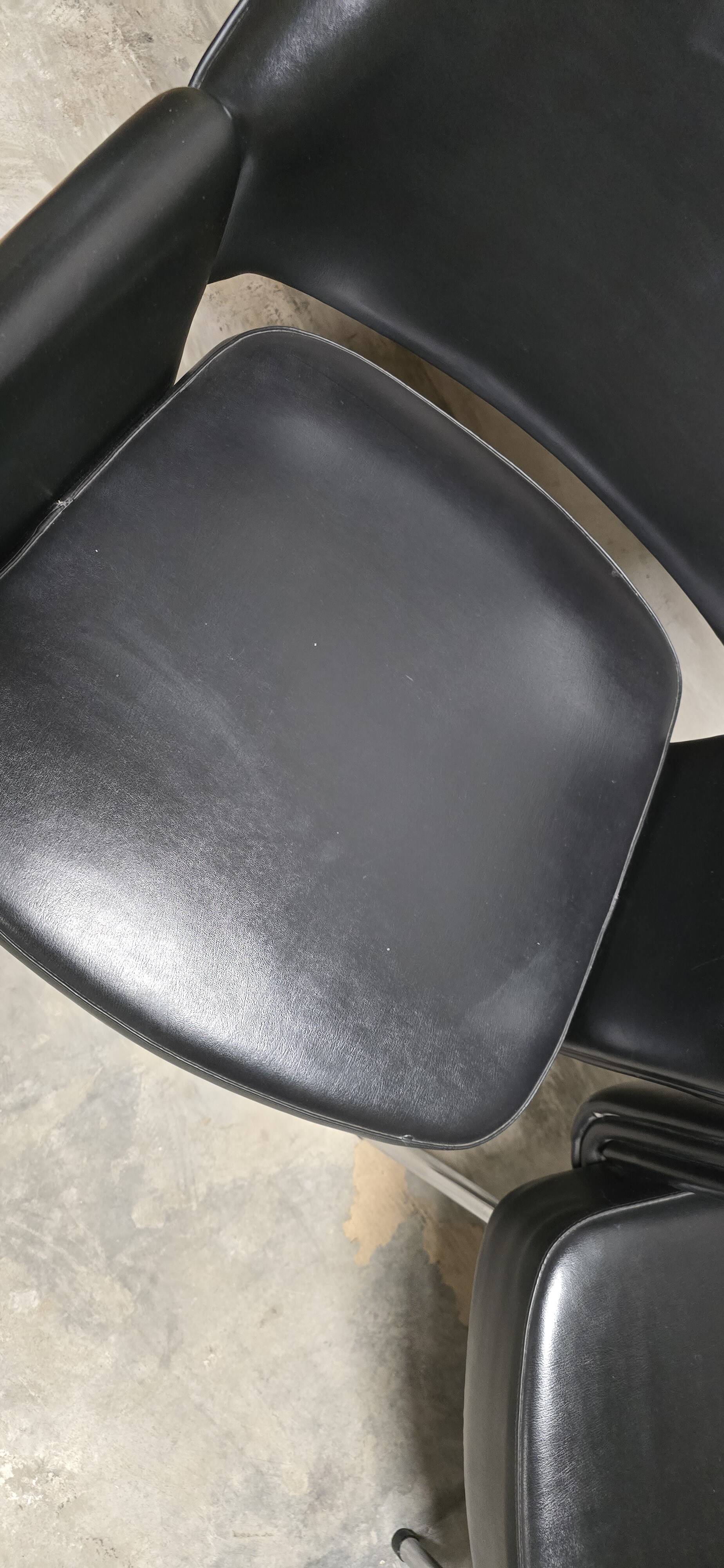 Pair of Deauville model armchairs for Airborne 1960