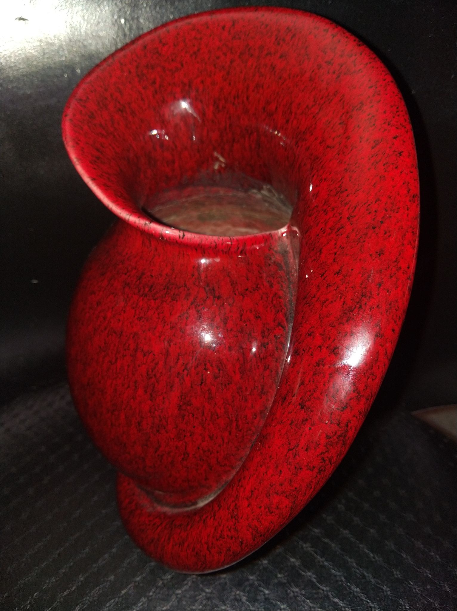 Vase coeur de rose en céramique par Fred et Andrée Stocker vers 1950