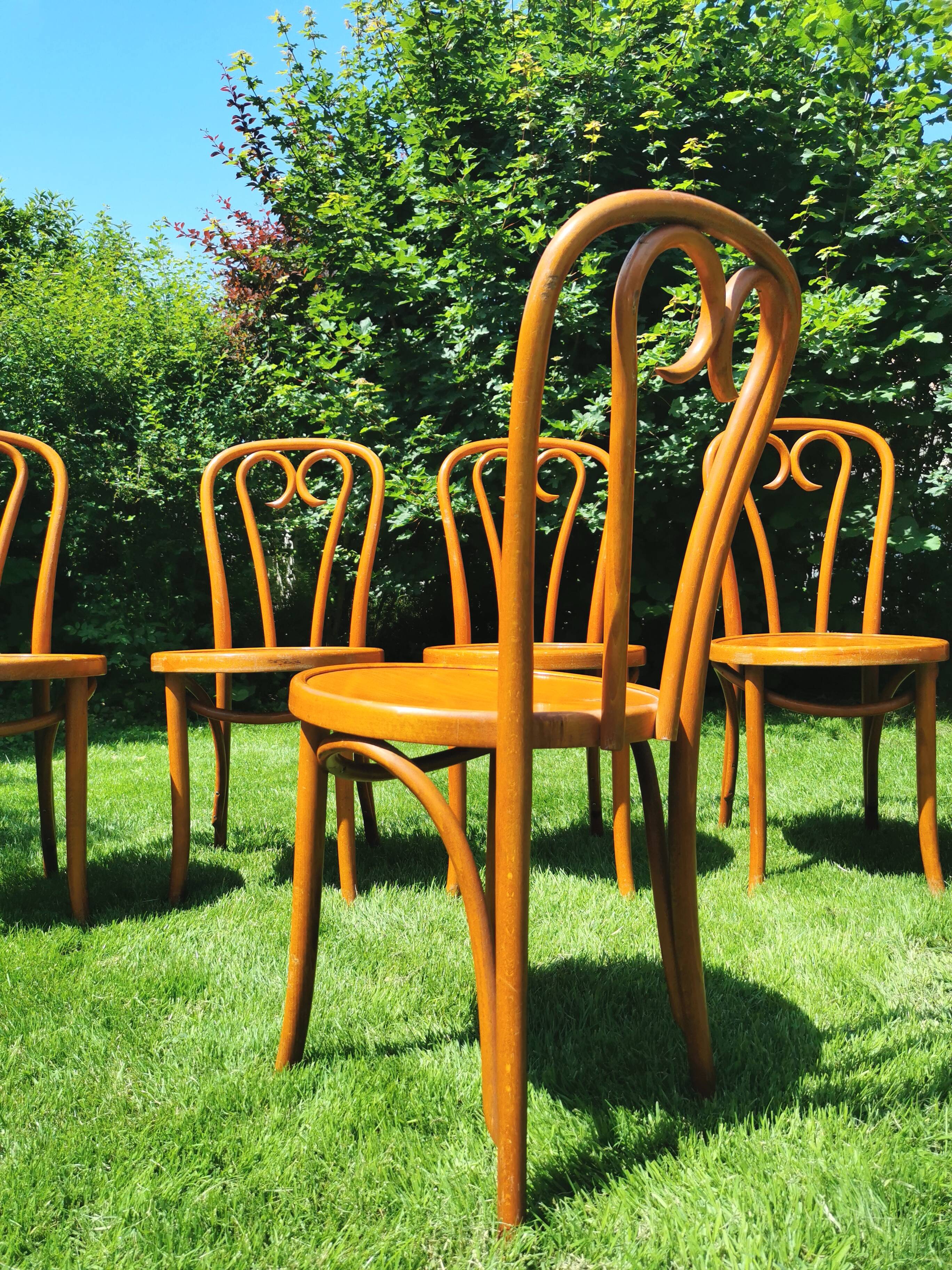 8 chaises bistrot