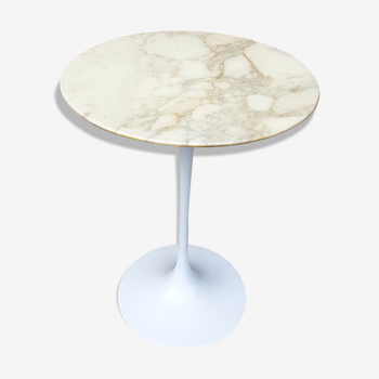 Side table Knoll by Saarinen