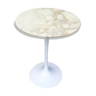 Side table Knoll by Saarinen