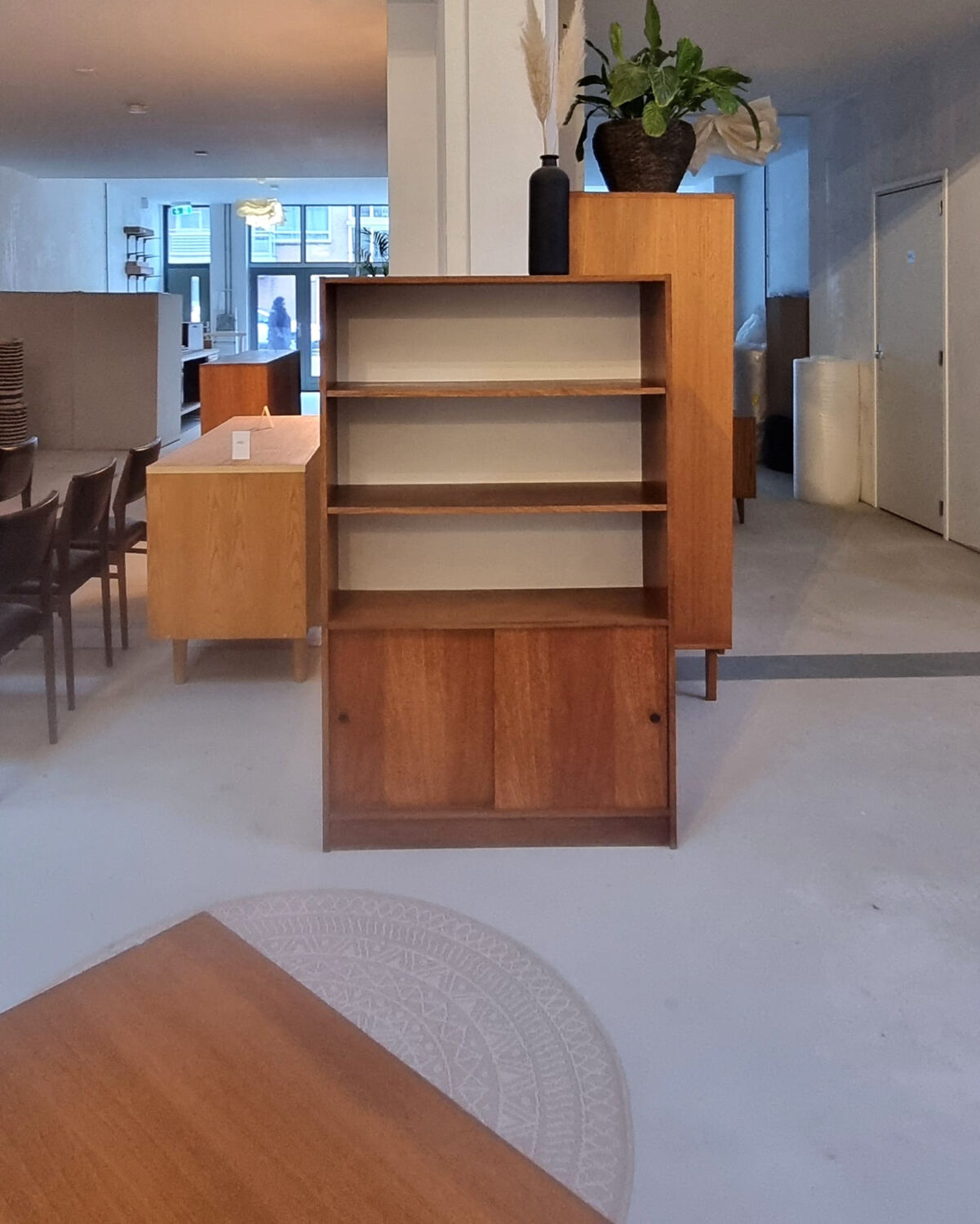 Bibliothèque du milieu du siècle