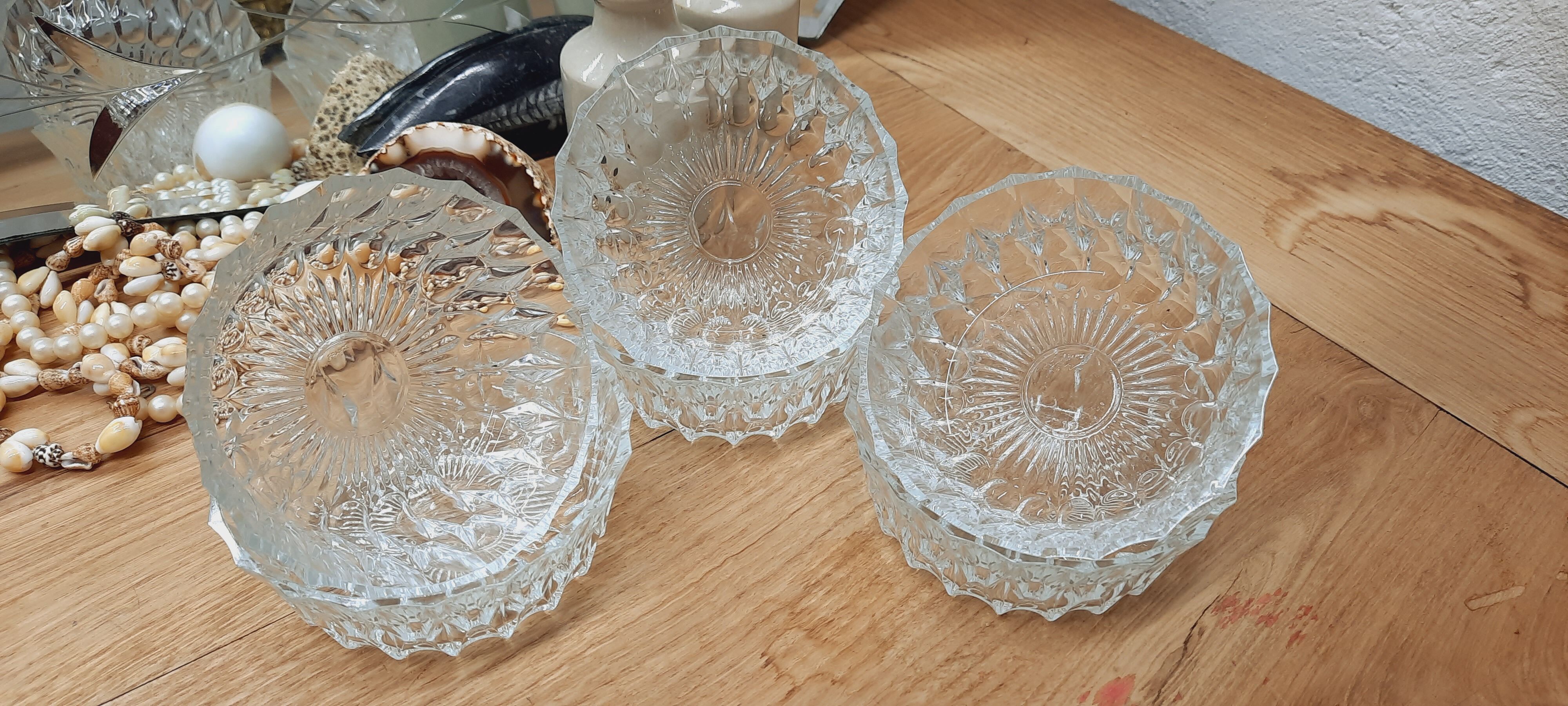 Lot 6 glass ramekins