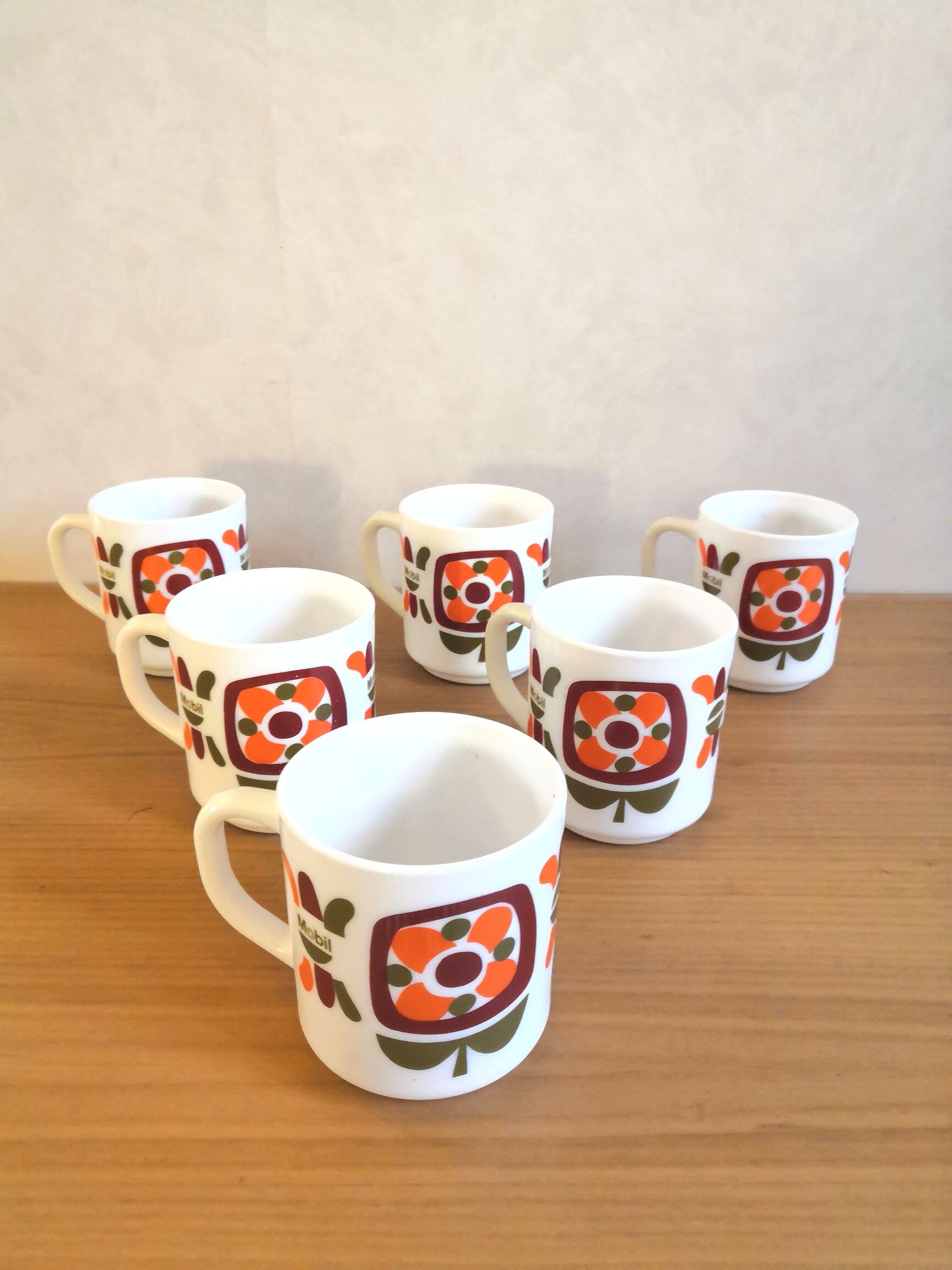 Série de 6 mugs design Mobil années 70