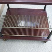 Table d'appoint en bois et range disques vintage sur roulettes