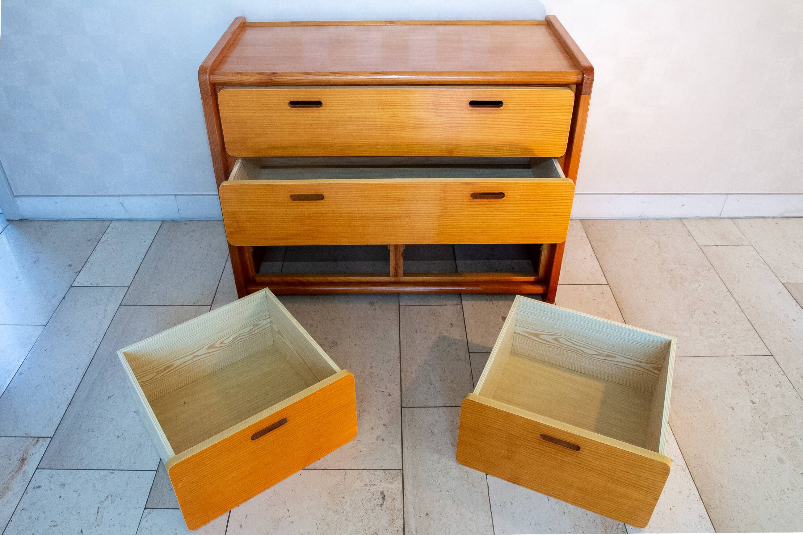 Commode pin massif, brutalisme,1980