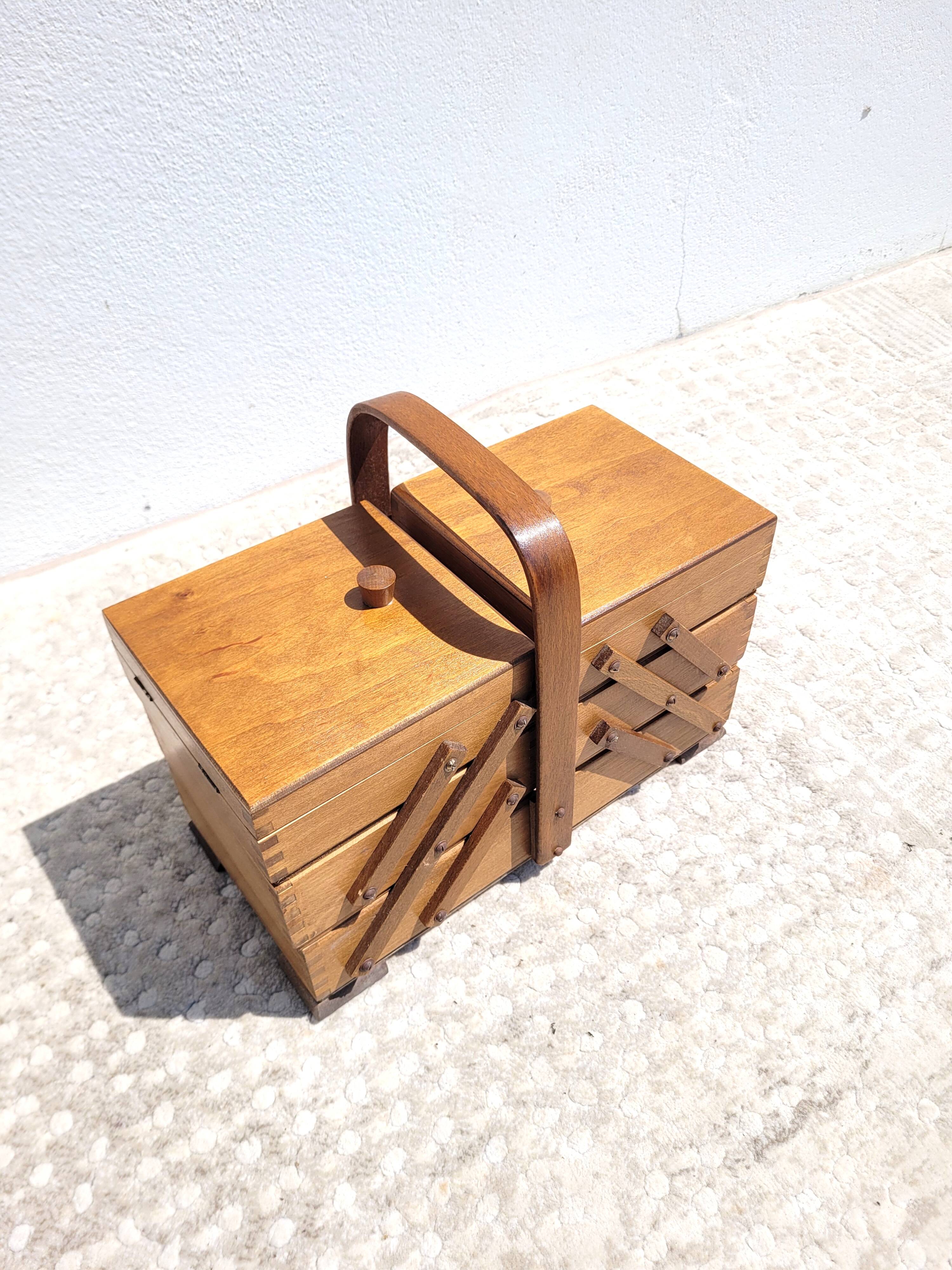 Worker to stand or sewing box 1960