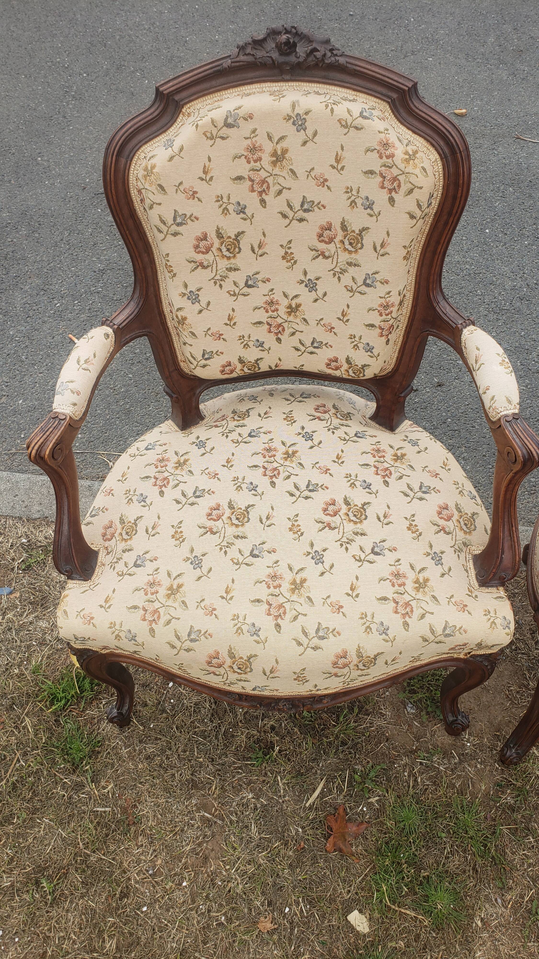 Paire de fauteuils cabriolet
