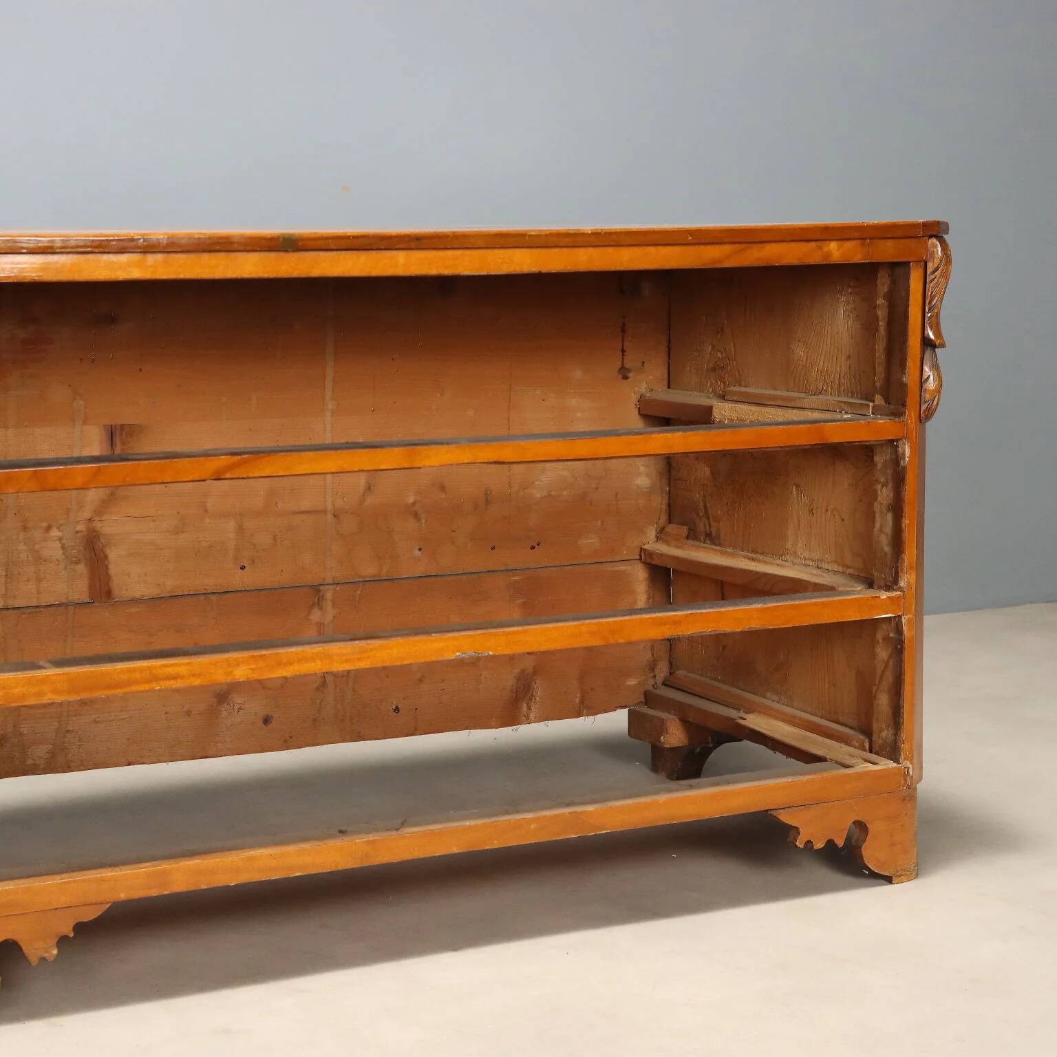Walnut commode with central marquetry - Early 20th century