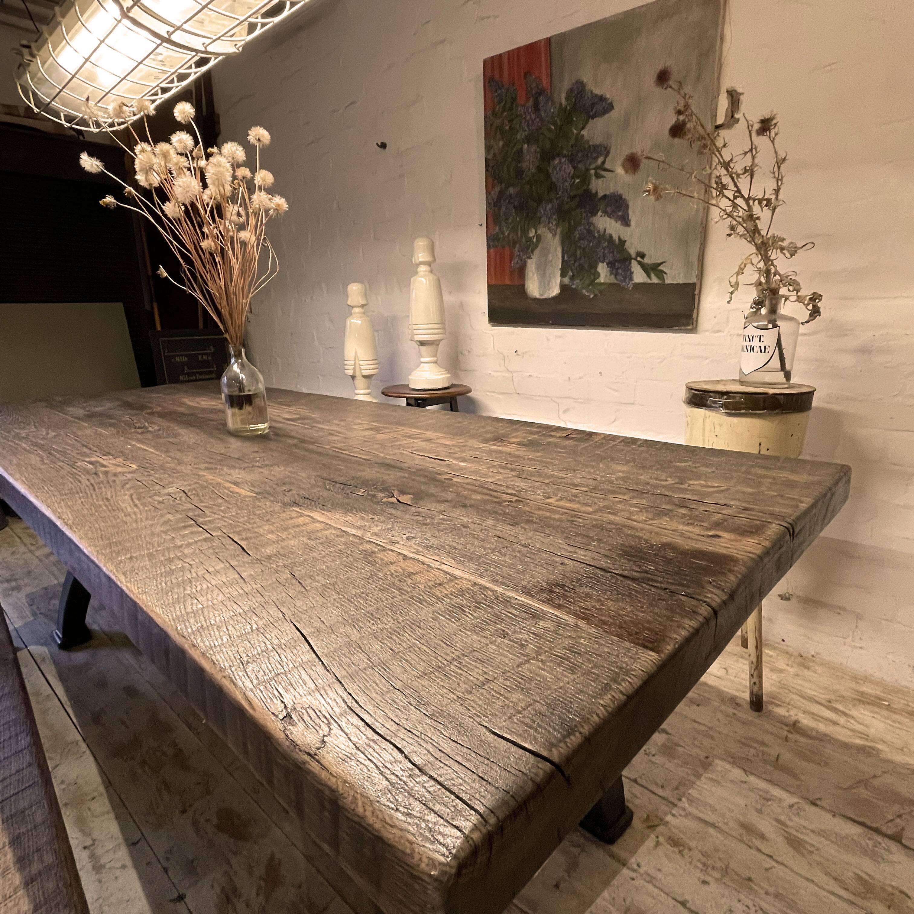 Tisch industriel « Bonneiche vergraut »