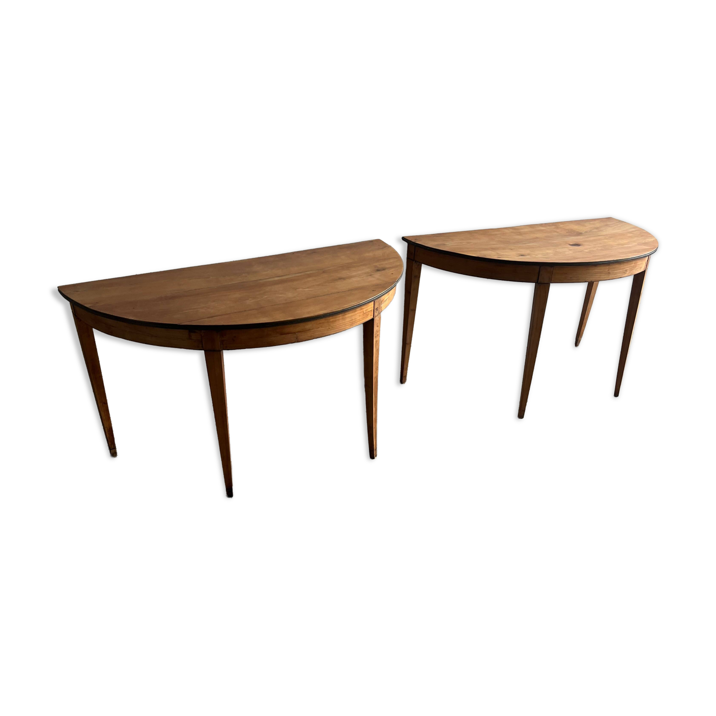 Paire de consoles demi-lune, XIXe siècle