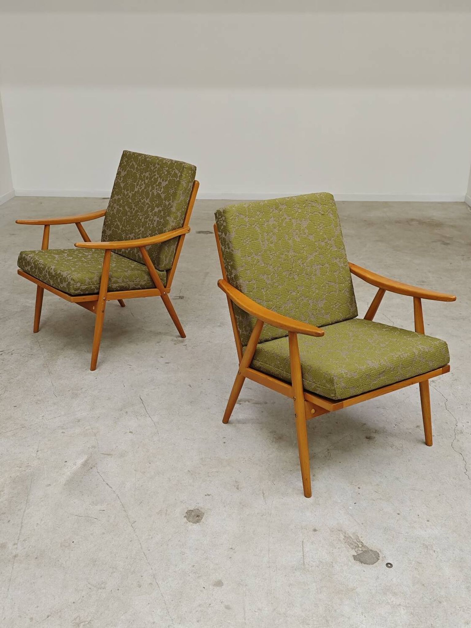 Pair of "boomerang" armchairs by Antonin Suman for Ton "Thonet" 1960