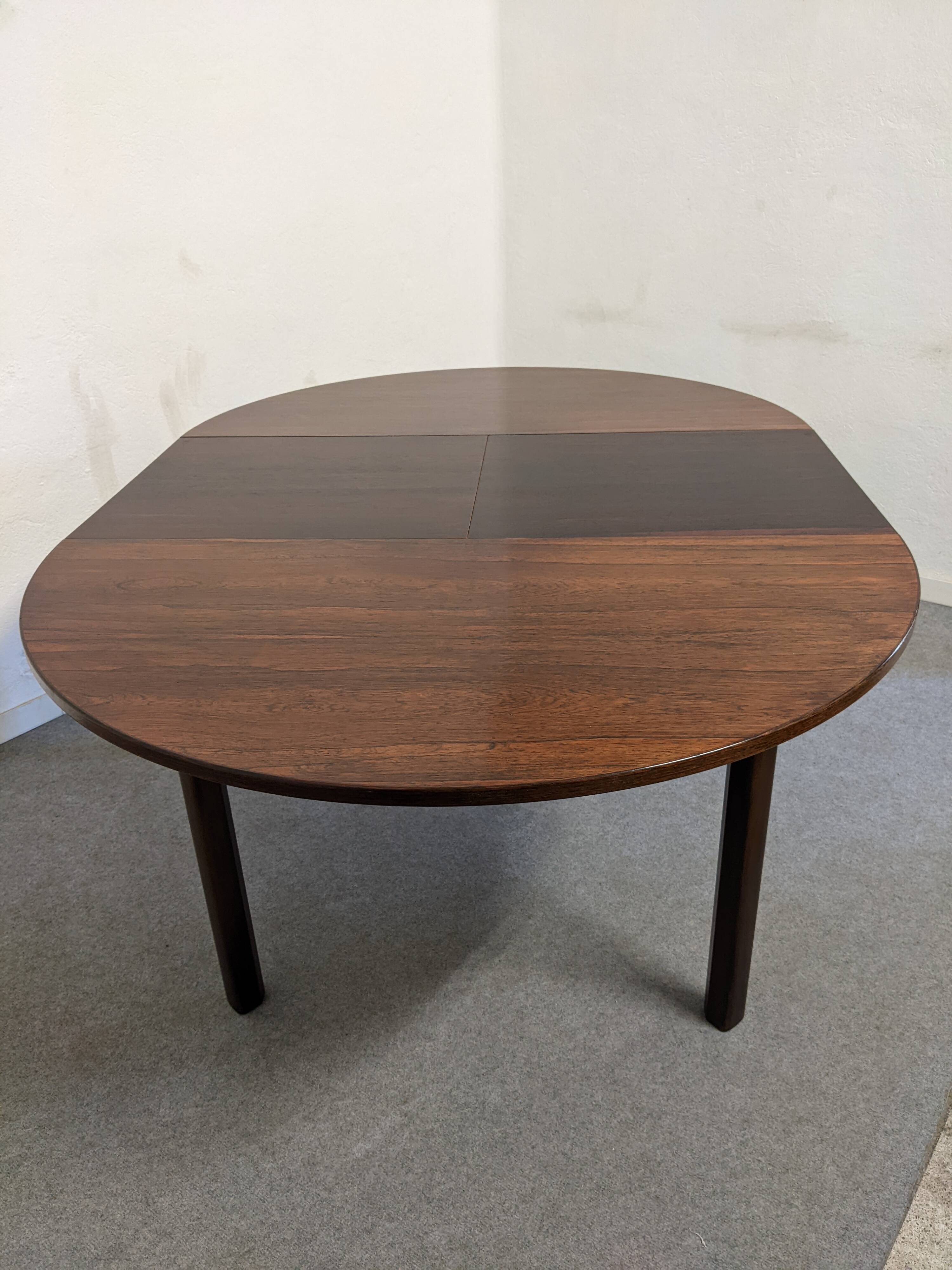 Danish rosewood dining table from the 60s/70s