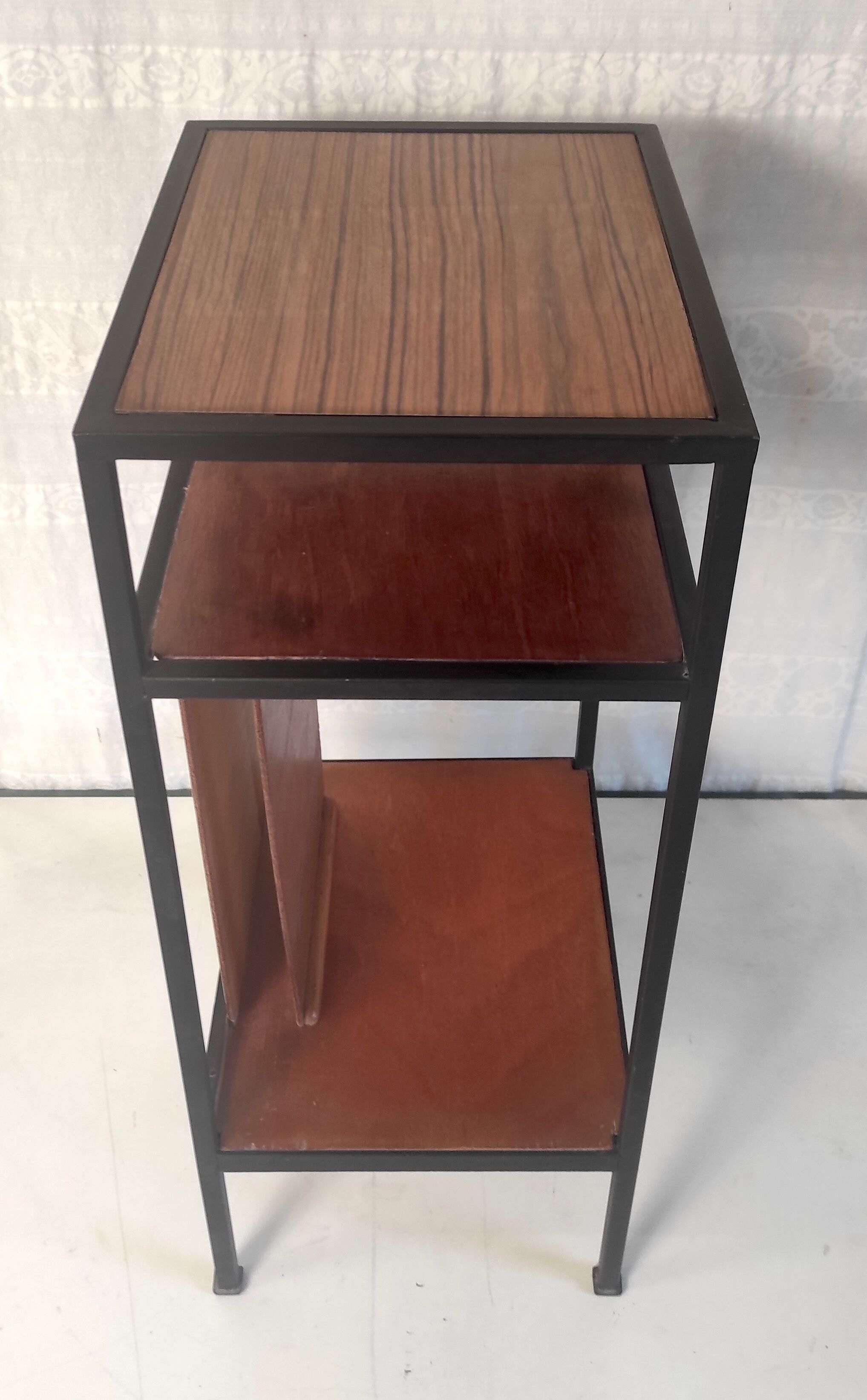 Table d’appoint moderniste métal et bois années 50-60