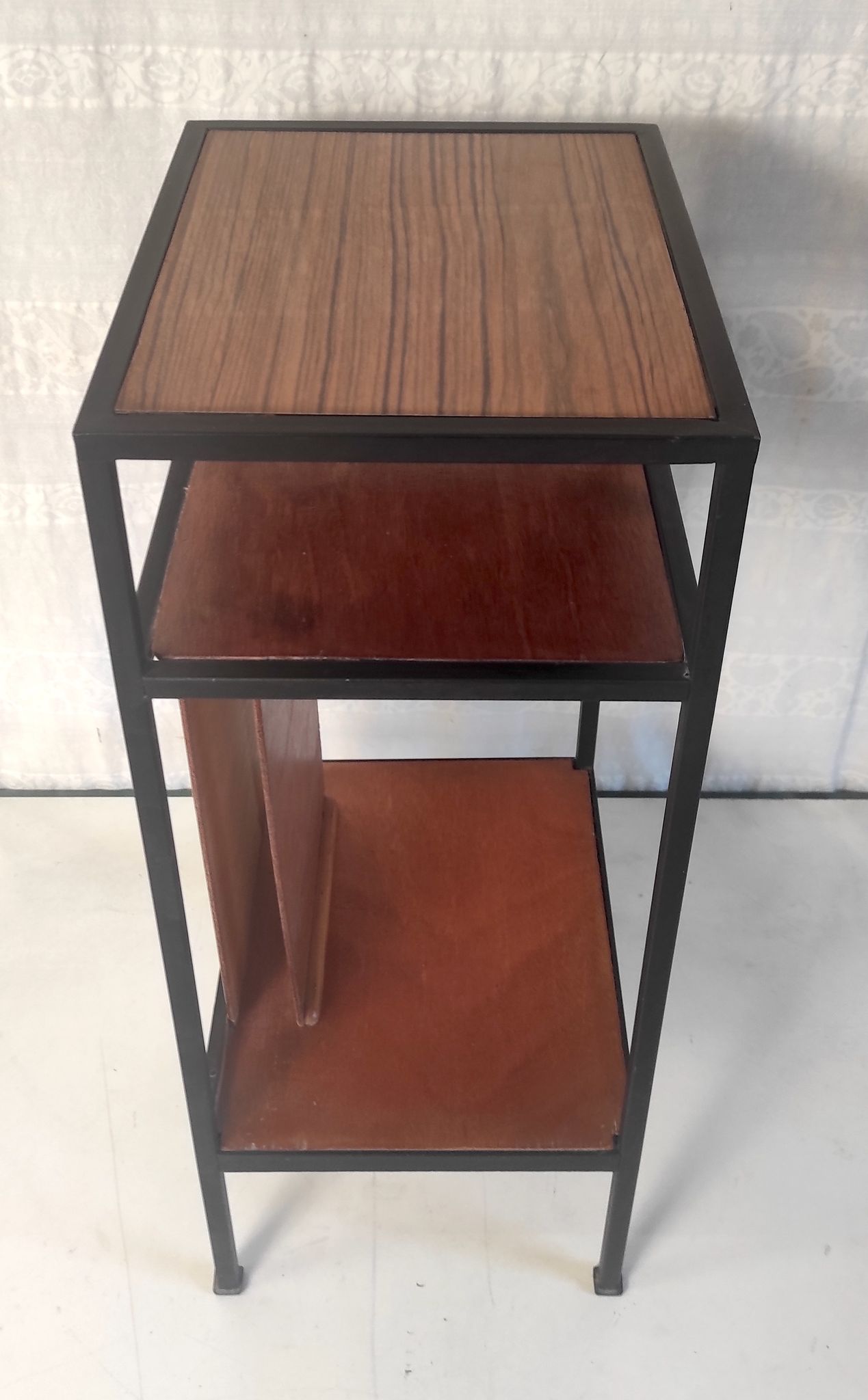 Table d’appoint moderniste métal et bois années 50-60
