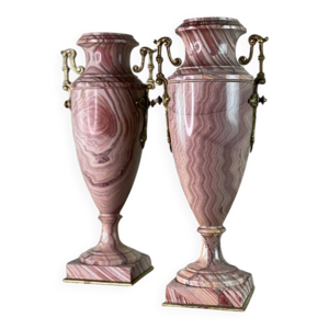 Paire d’urnes en marbre