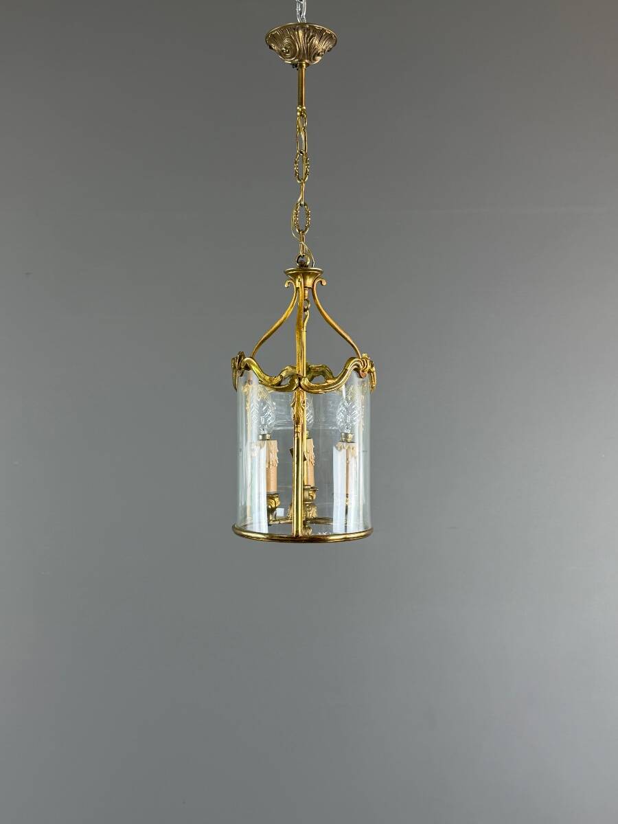 Cylindrical lantern in gilded bronze in the Louis XV style, 20th century.