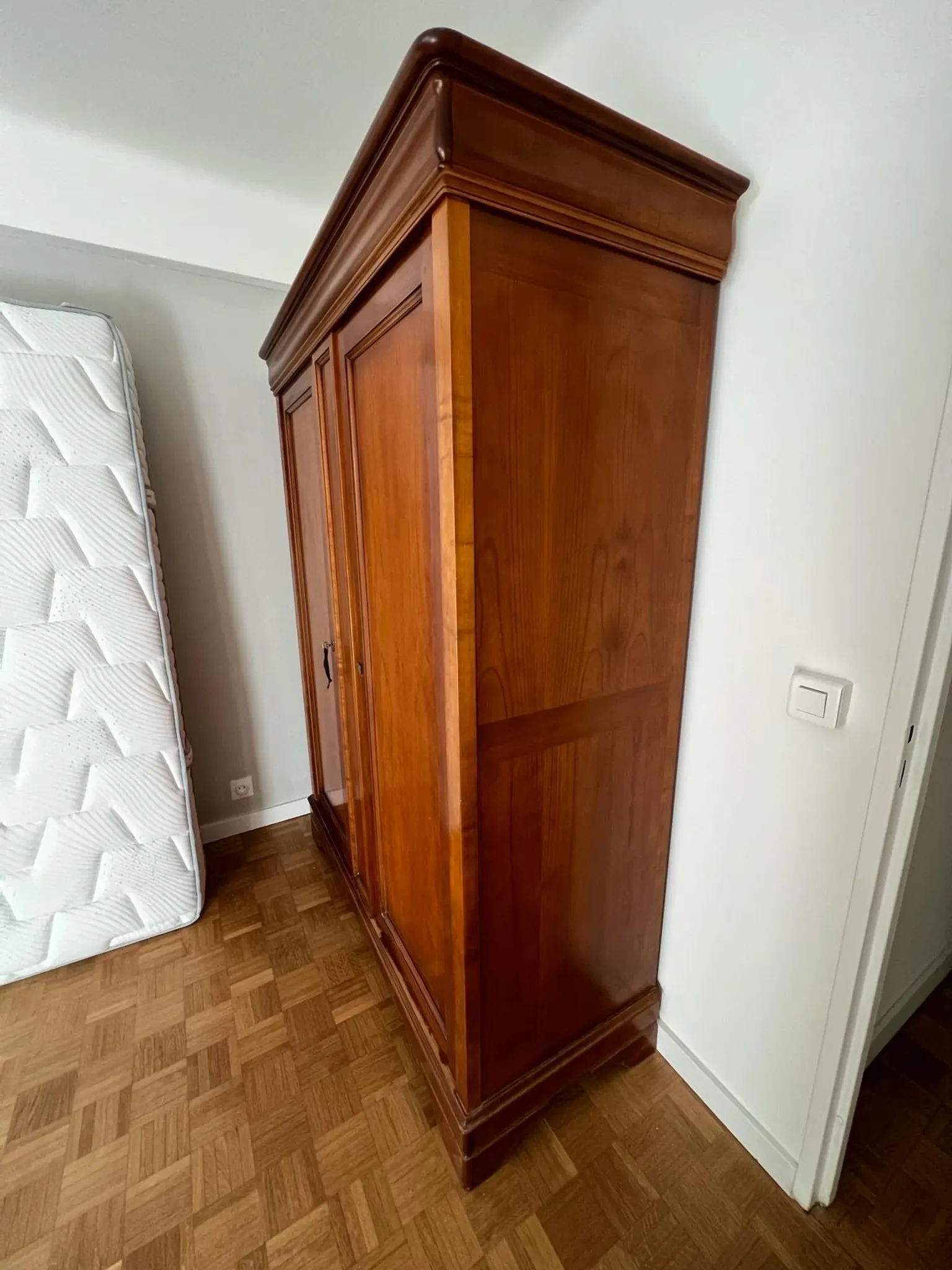 Wooden wardrobe – 2 moulded doors