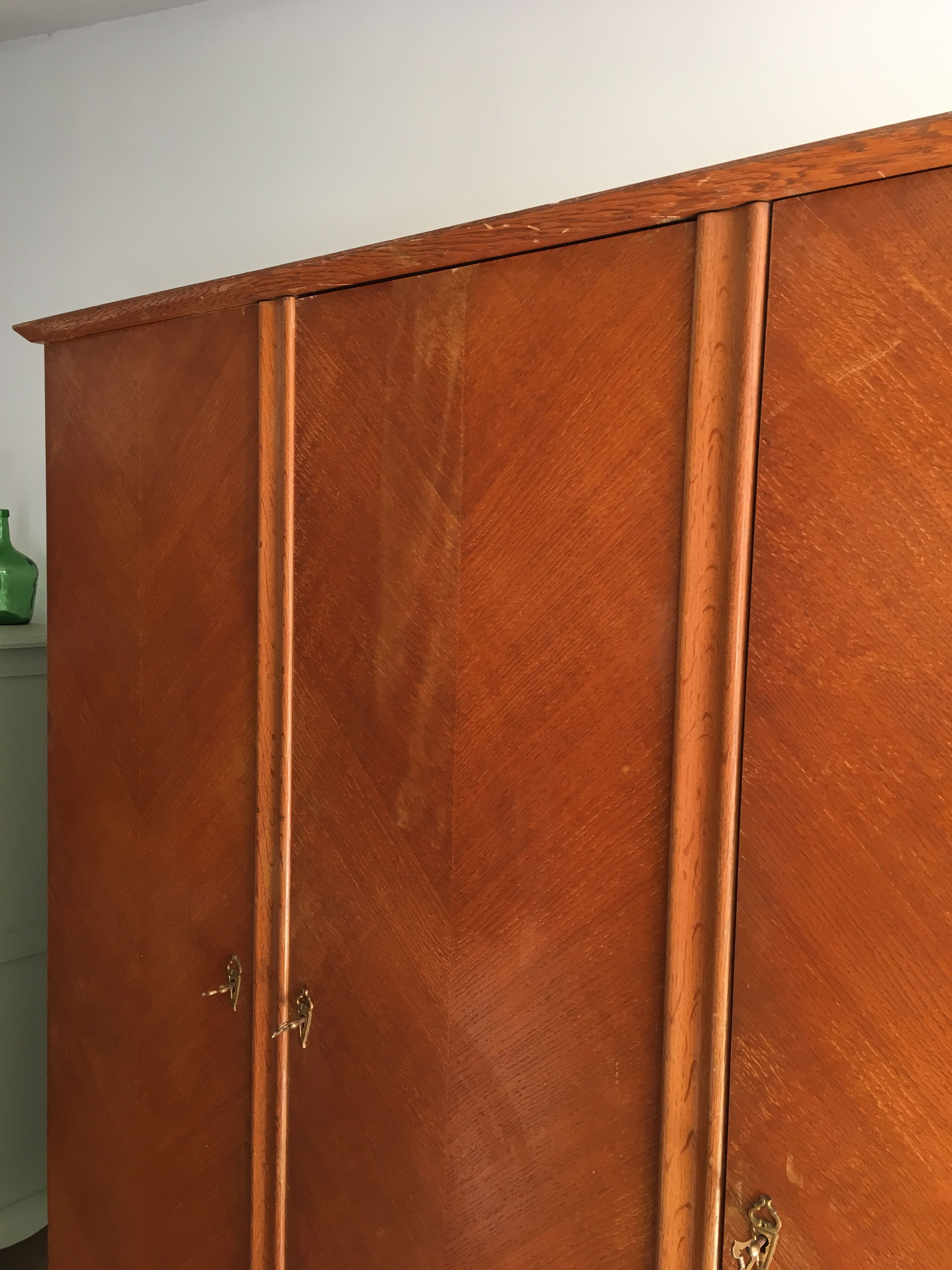 Vintage 3-doors cabinet with feet compass