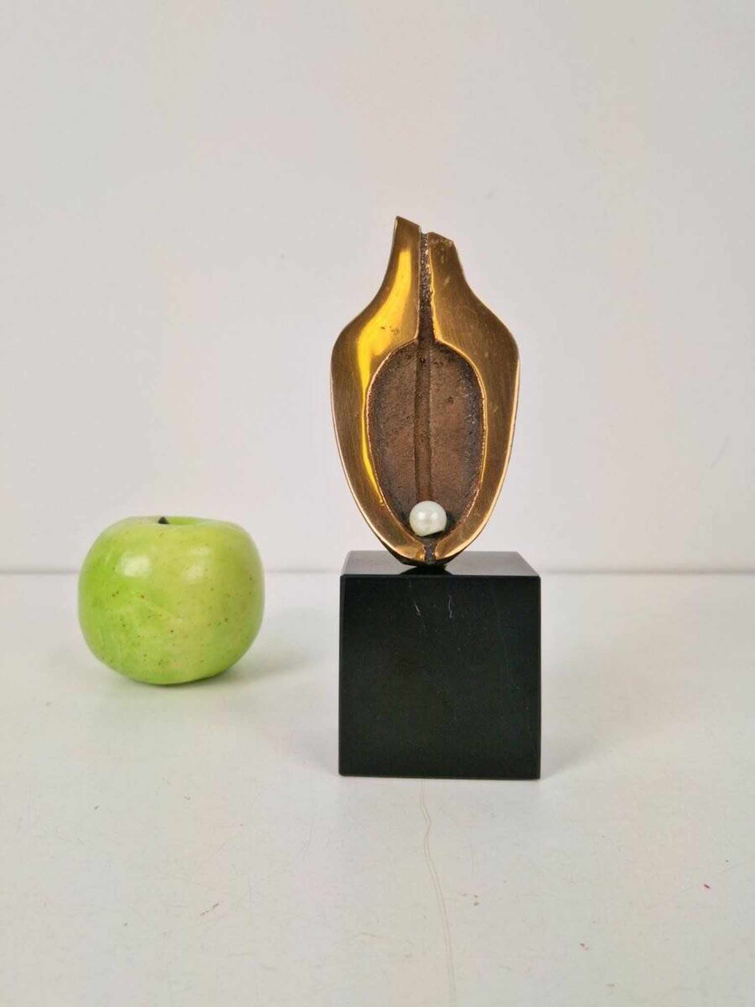 Sculpture en bronze sur socle en pierre par Willy Ceysens, 1970