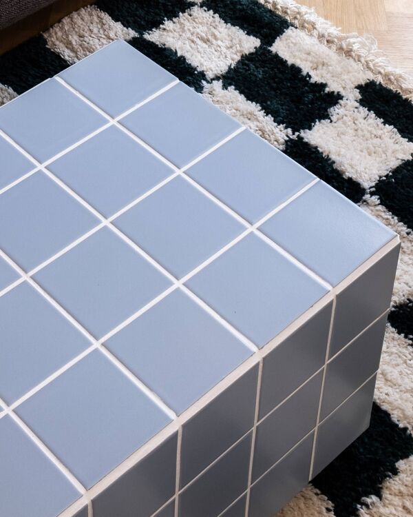 Table basse en céramique-rectangulaire-carreaux-bleu-bleu mat--Tile table