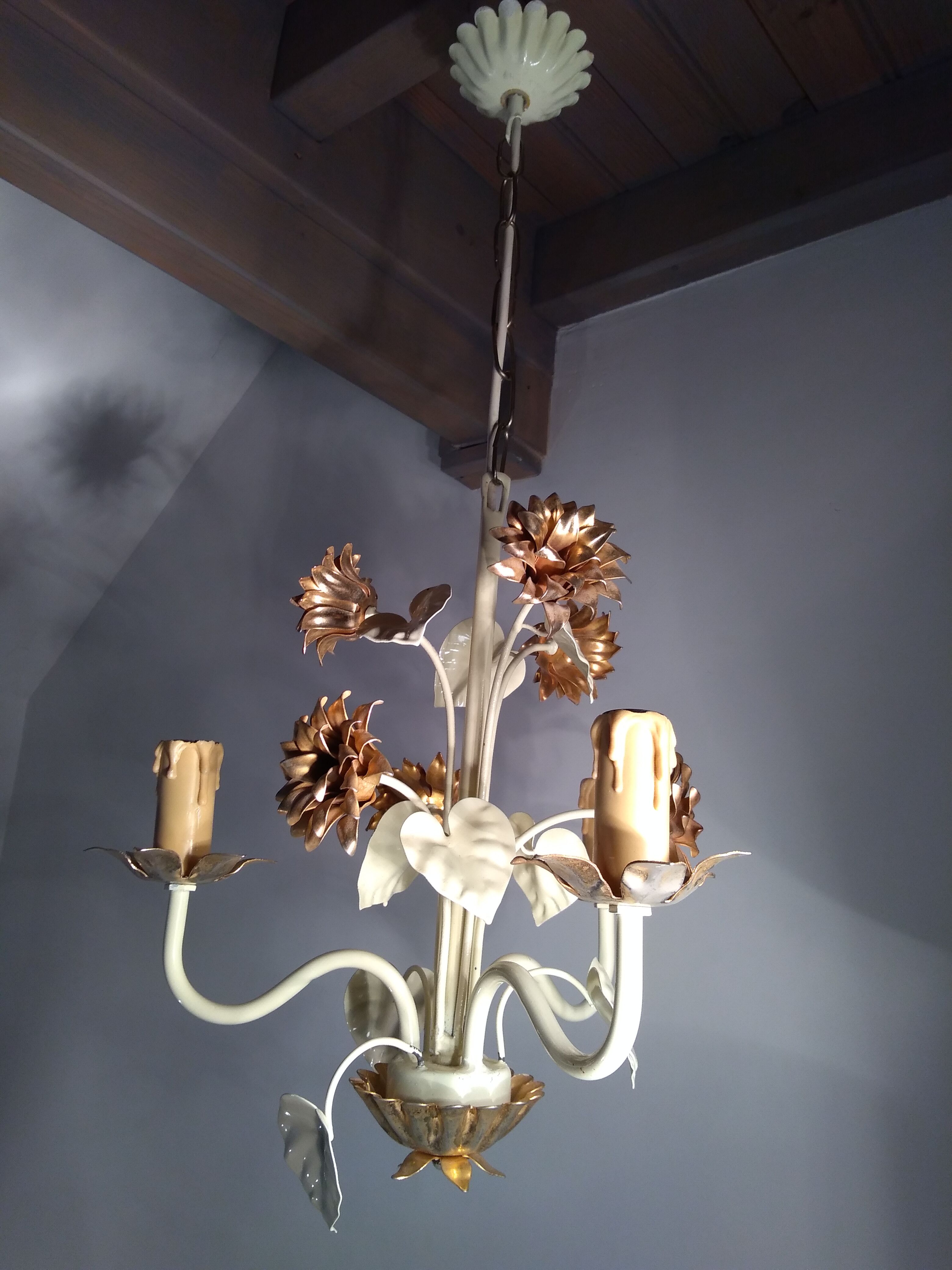 3-pointed metal beige and gold lacquered metal