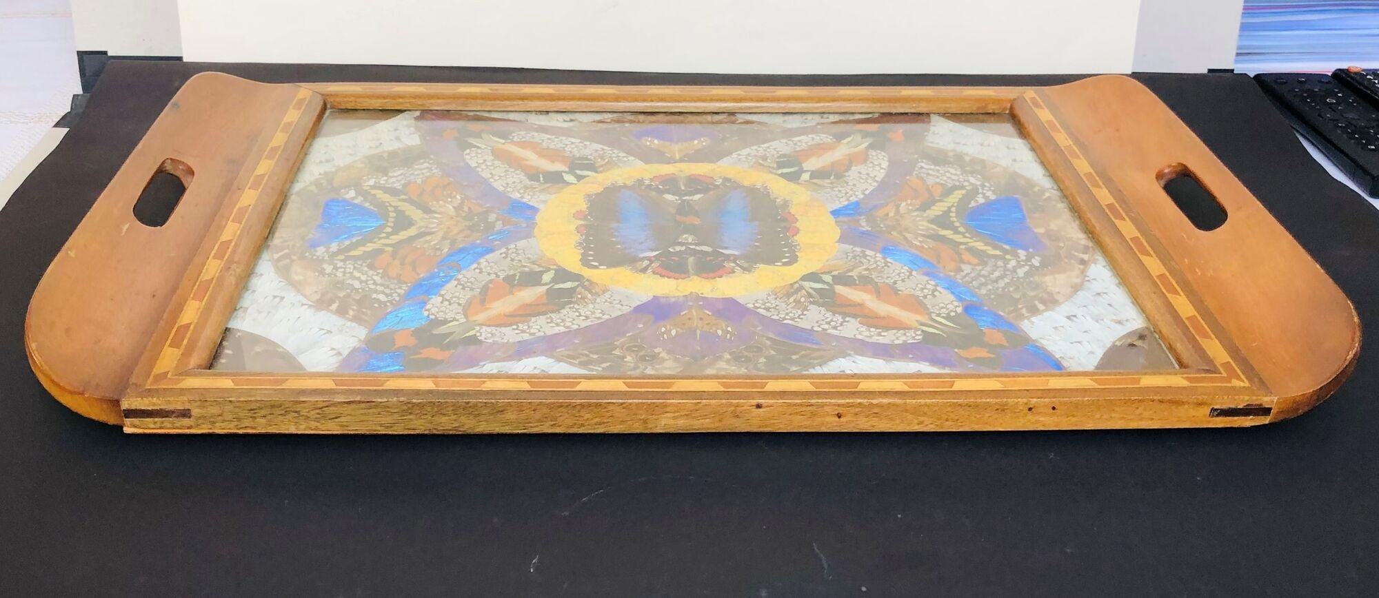 Plateau vintage en bois à décor en ailes de papillons